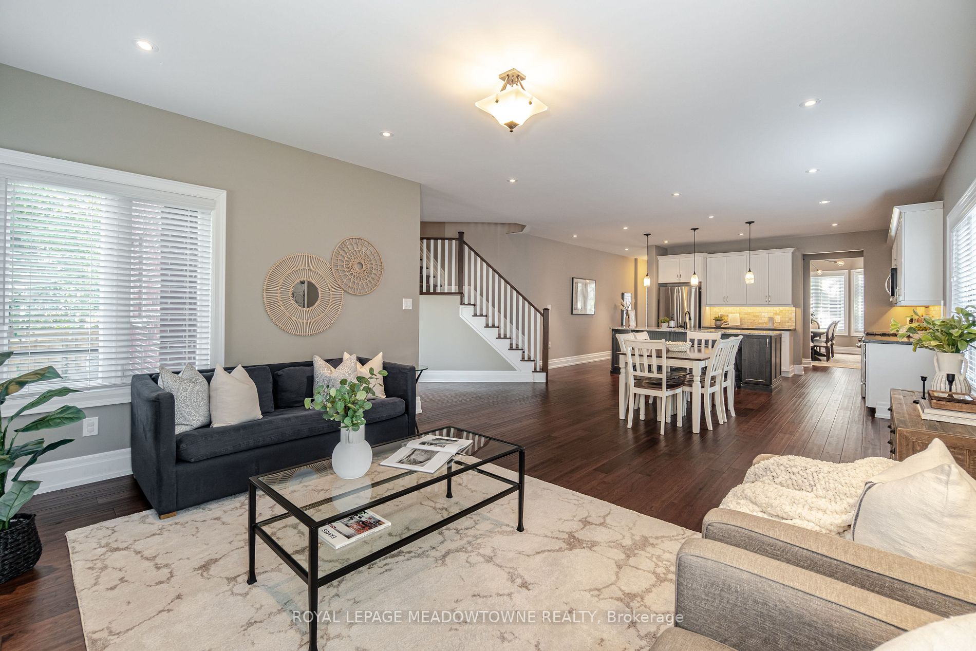 131 Bronte St S