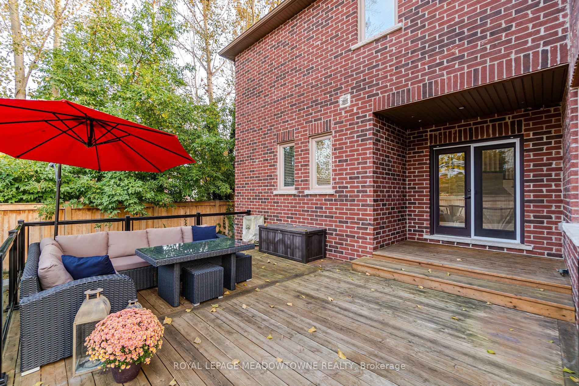 131 Bronte St S