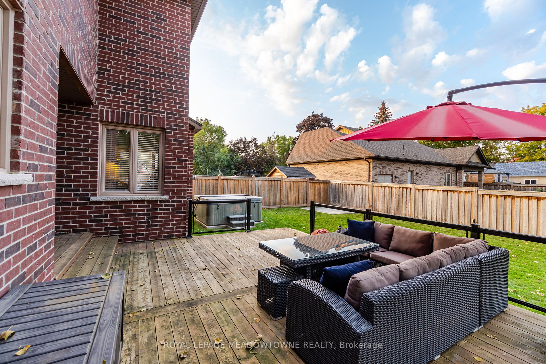131 Bronte St S
