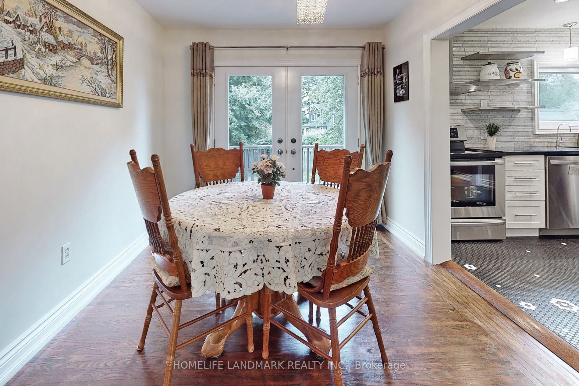 561 Wingrove Cres