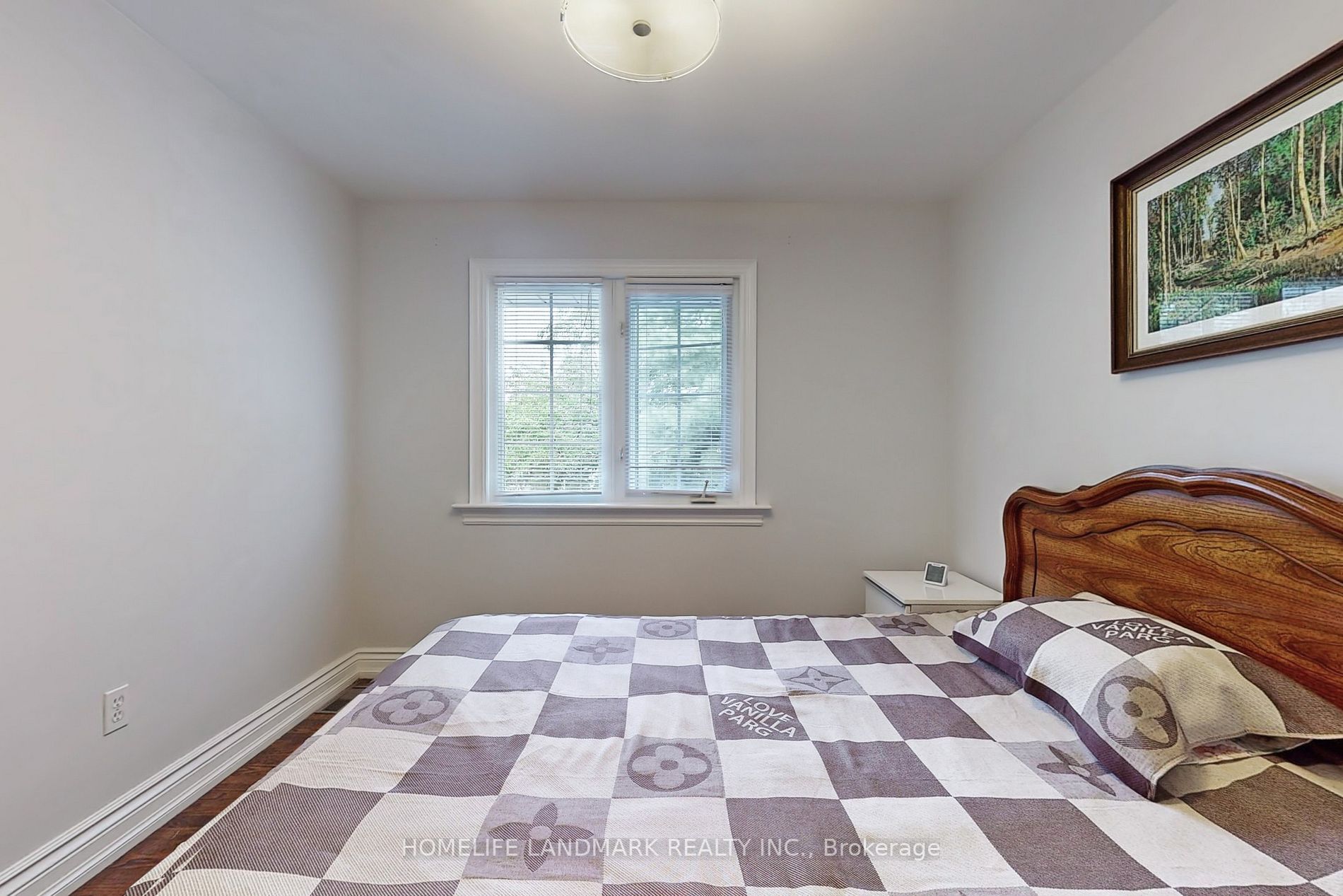 561 Wingrove Cres