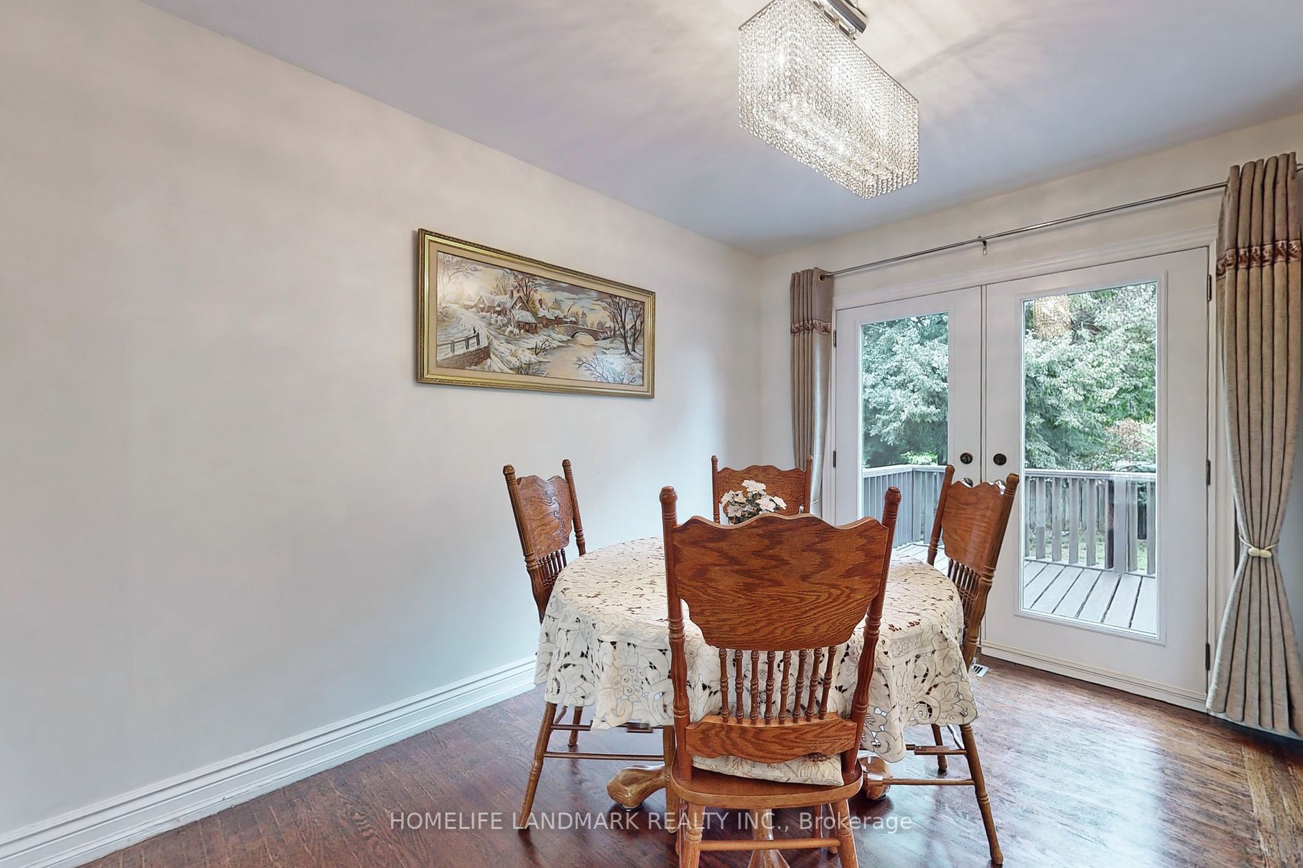 561 Wingrove Cres