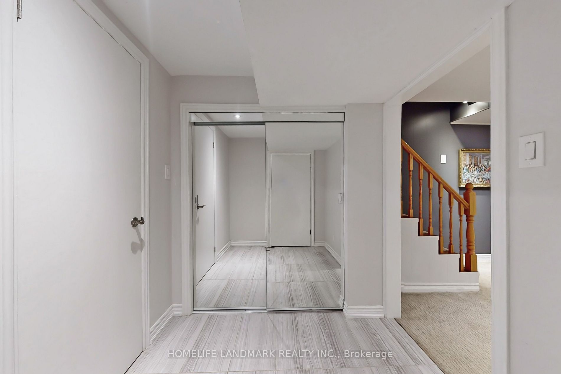 561 Wingrove Cres