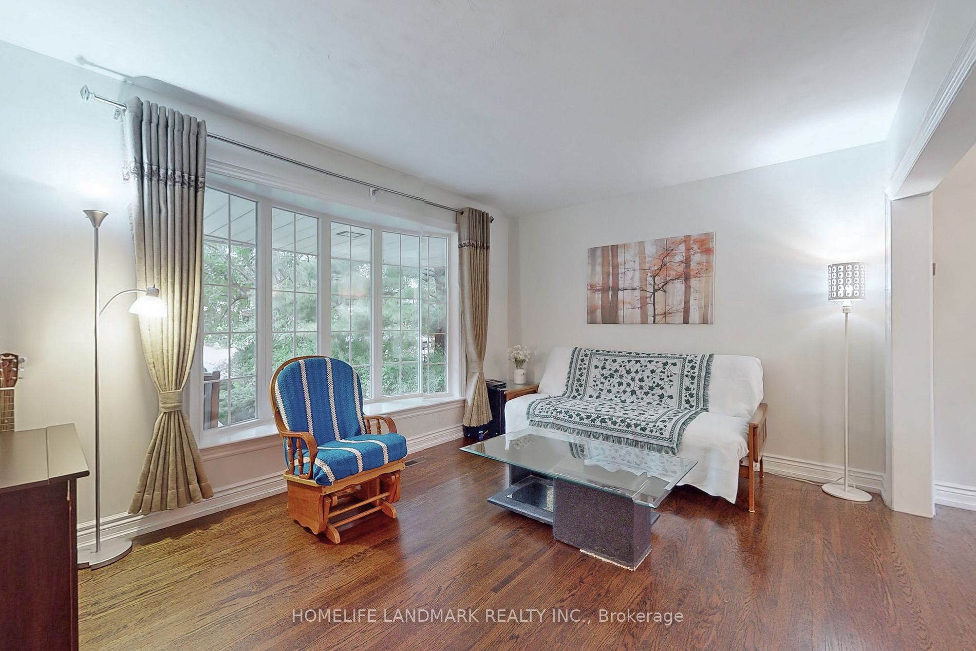 561 Wingrove Cres