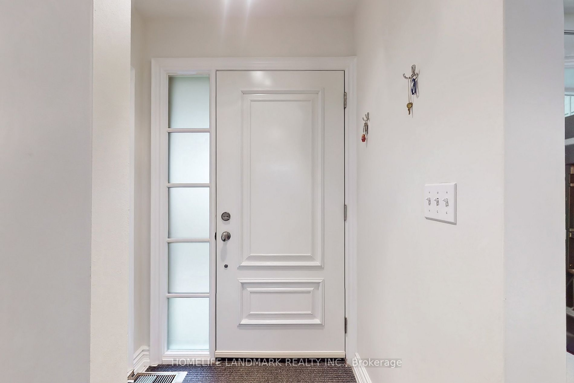 561 Wingrove Cres