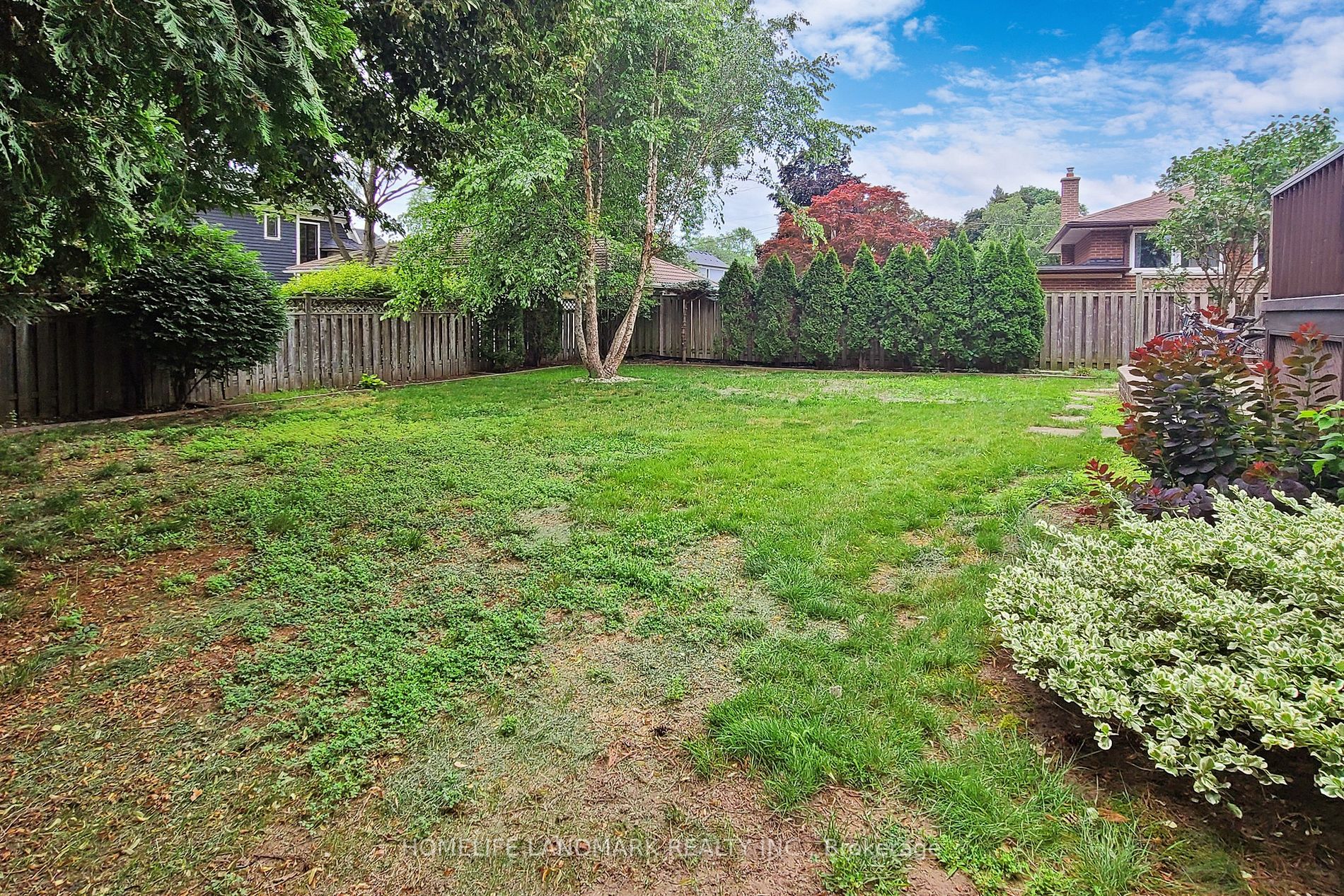 561 Wingrove Cres