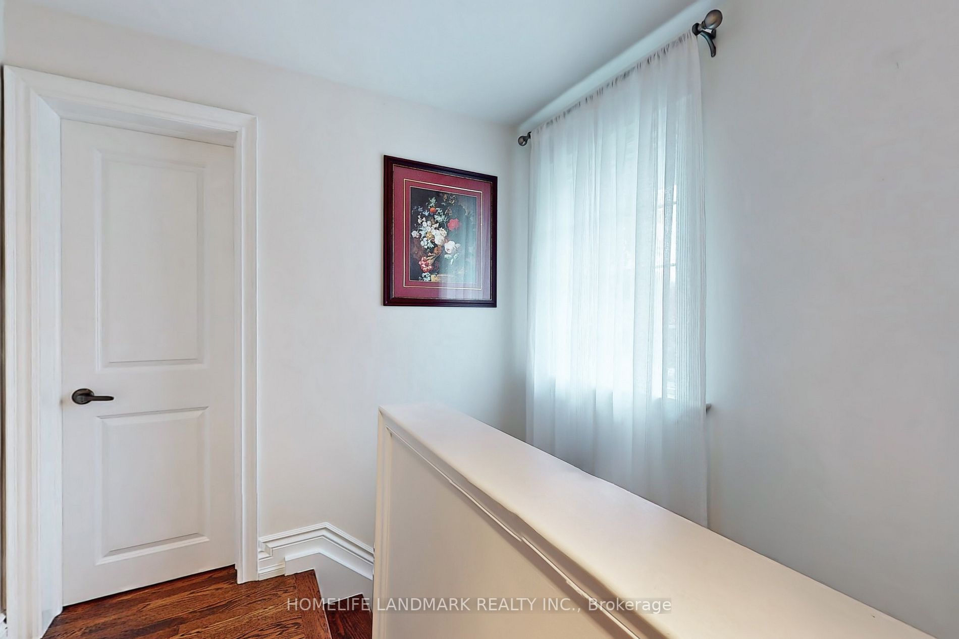 561 Wingrove Cres