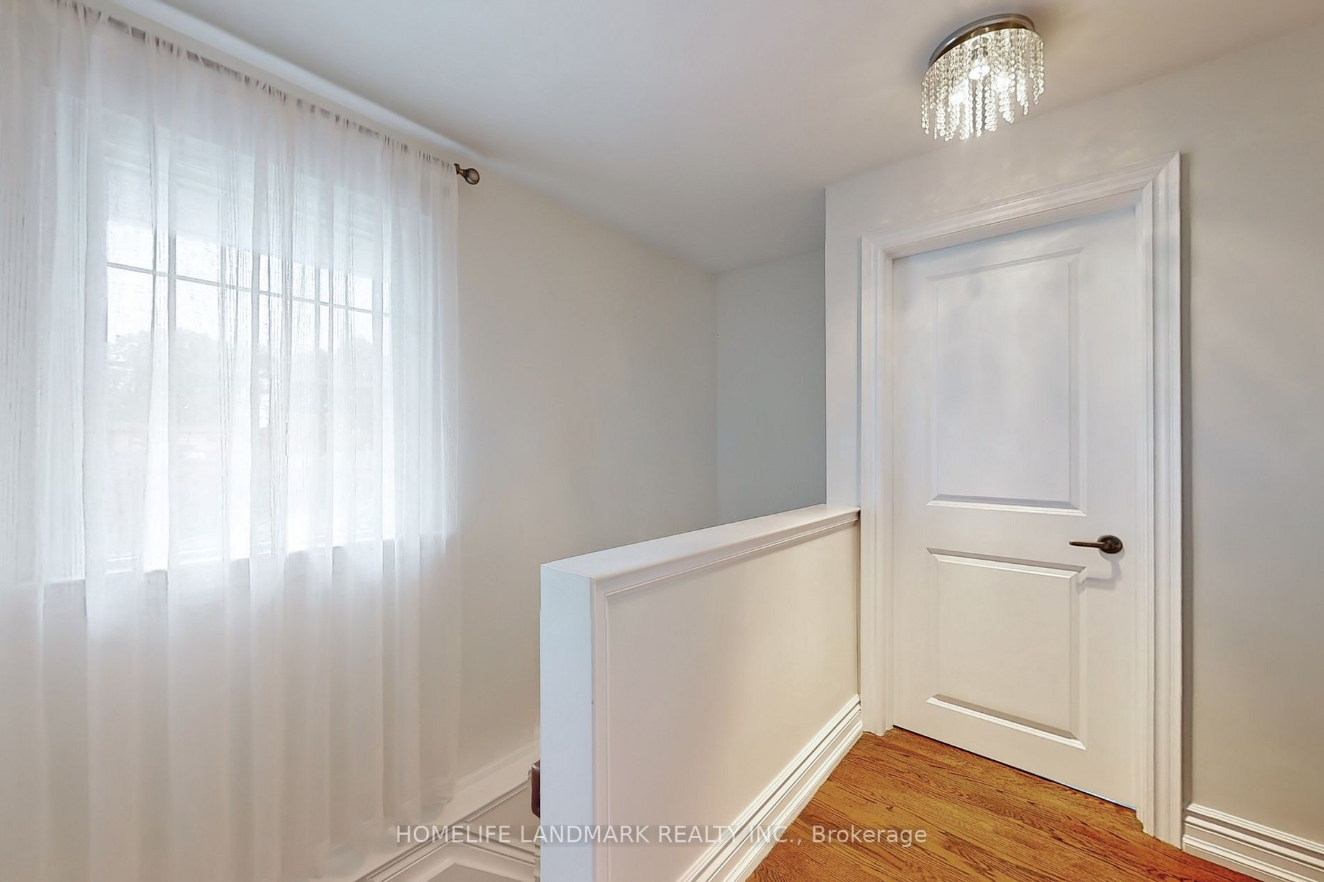561 Wingrove Cres