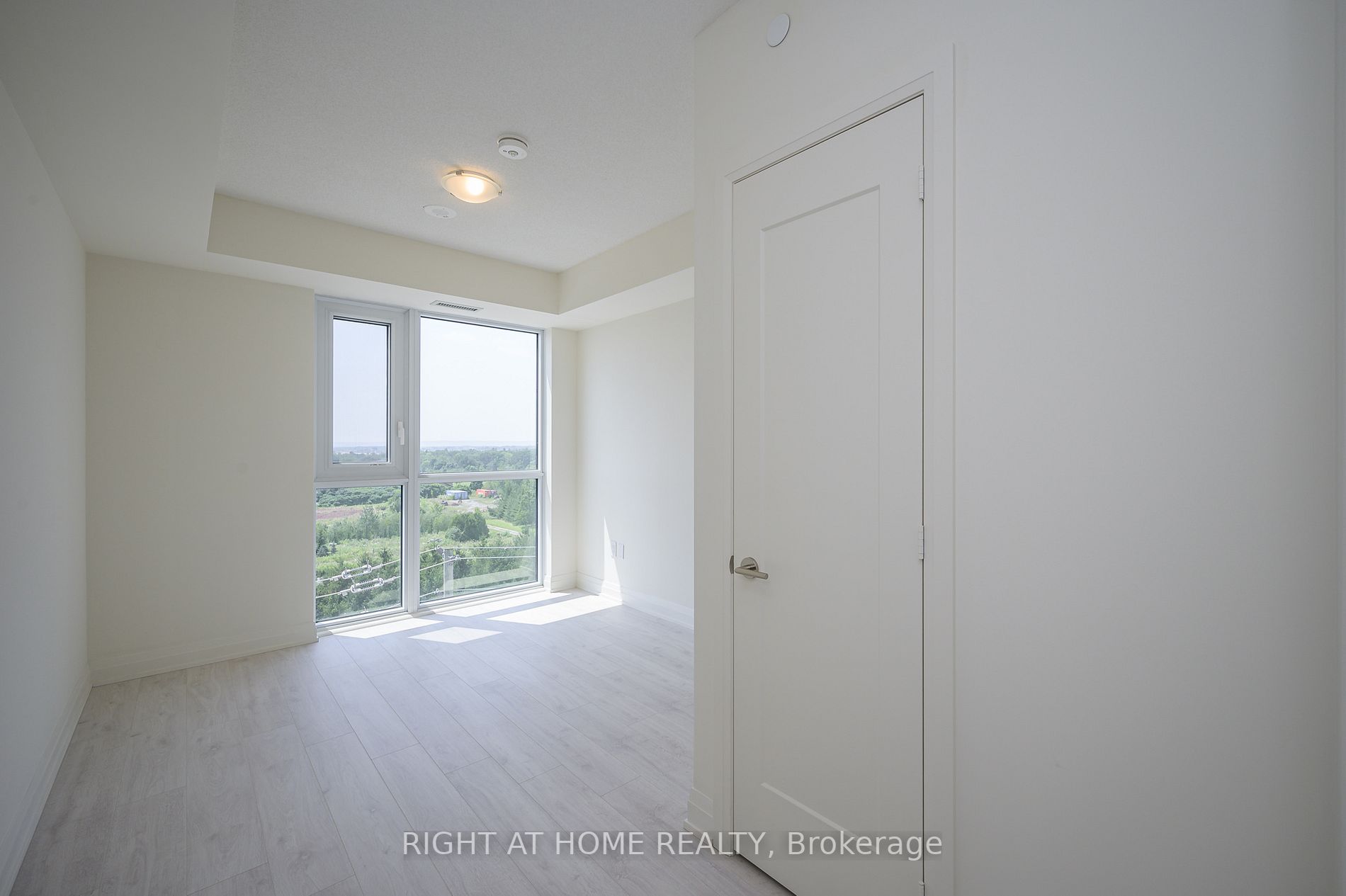509 Dundas St W, #605