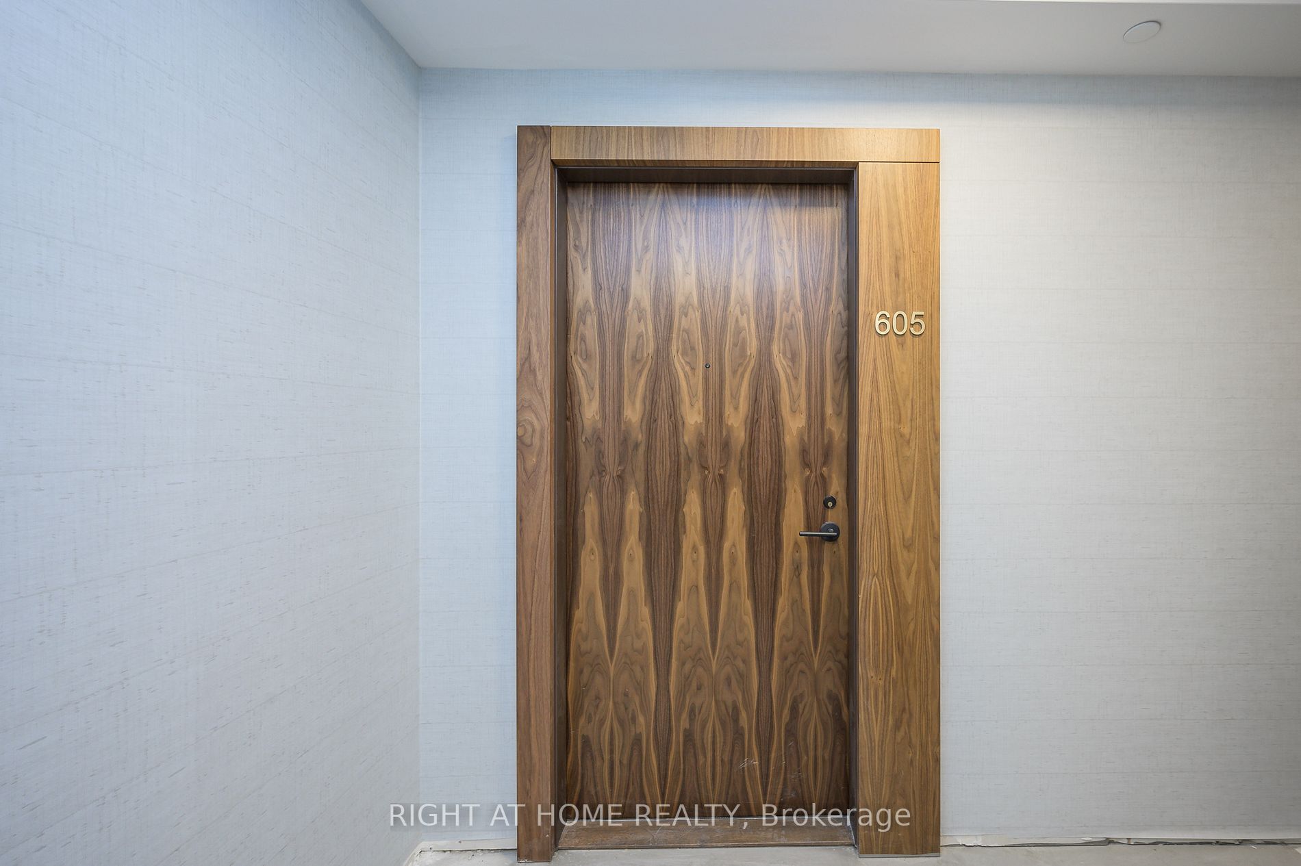 509 Dundas St W, #605