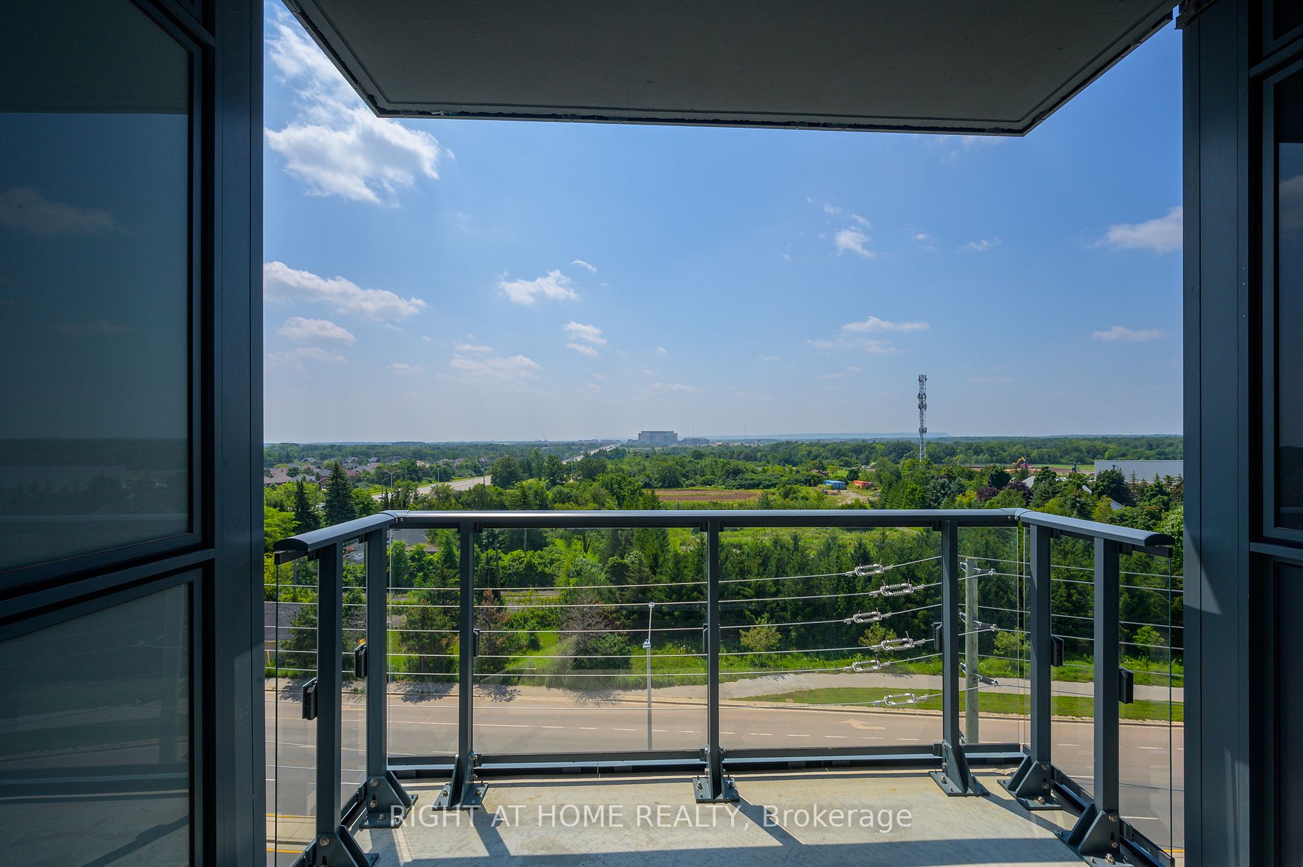 509 Dundas St W, #605