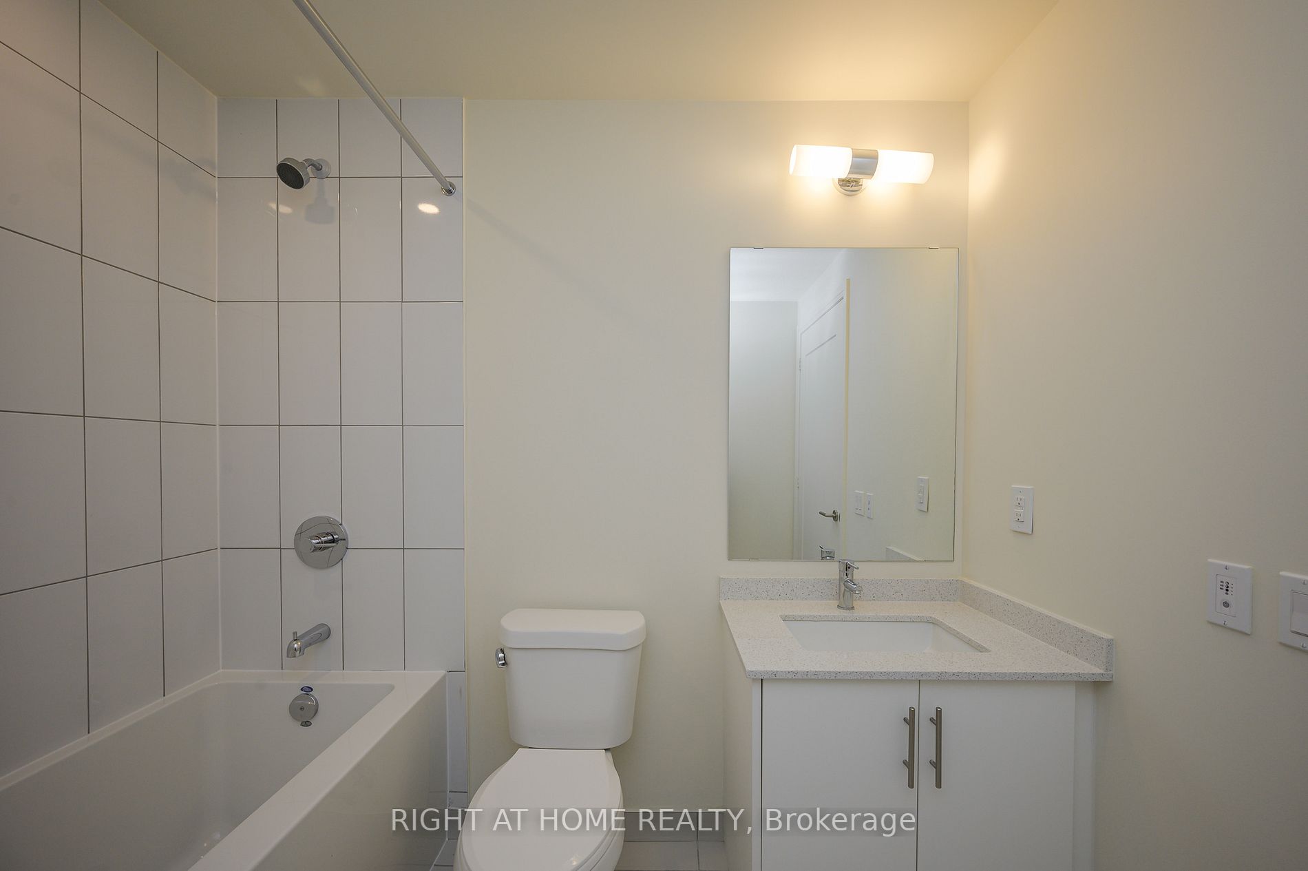 509 Dundas St W, #605