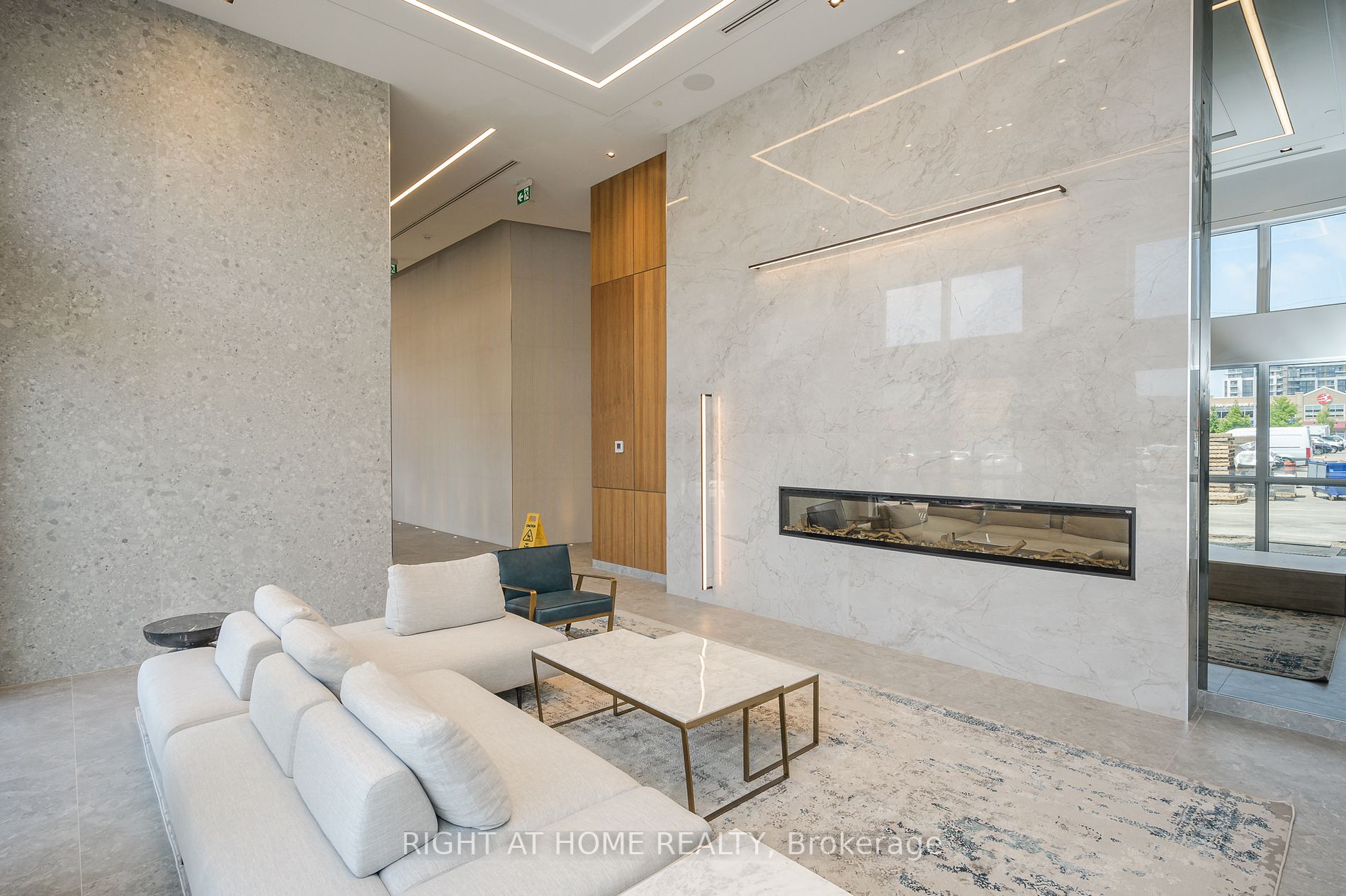509 Dundas St W, #605