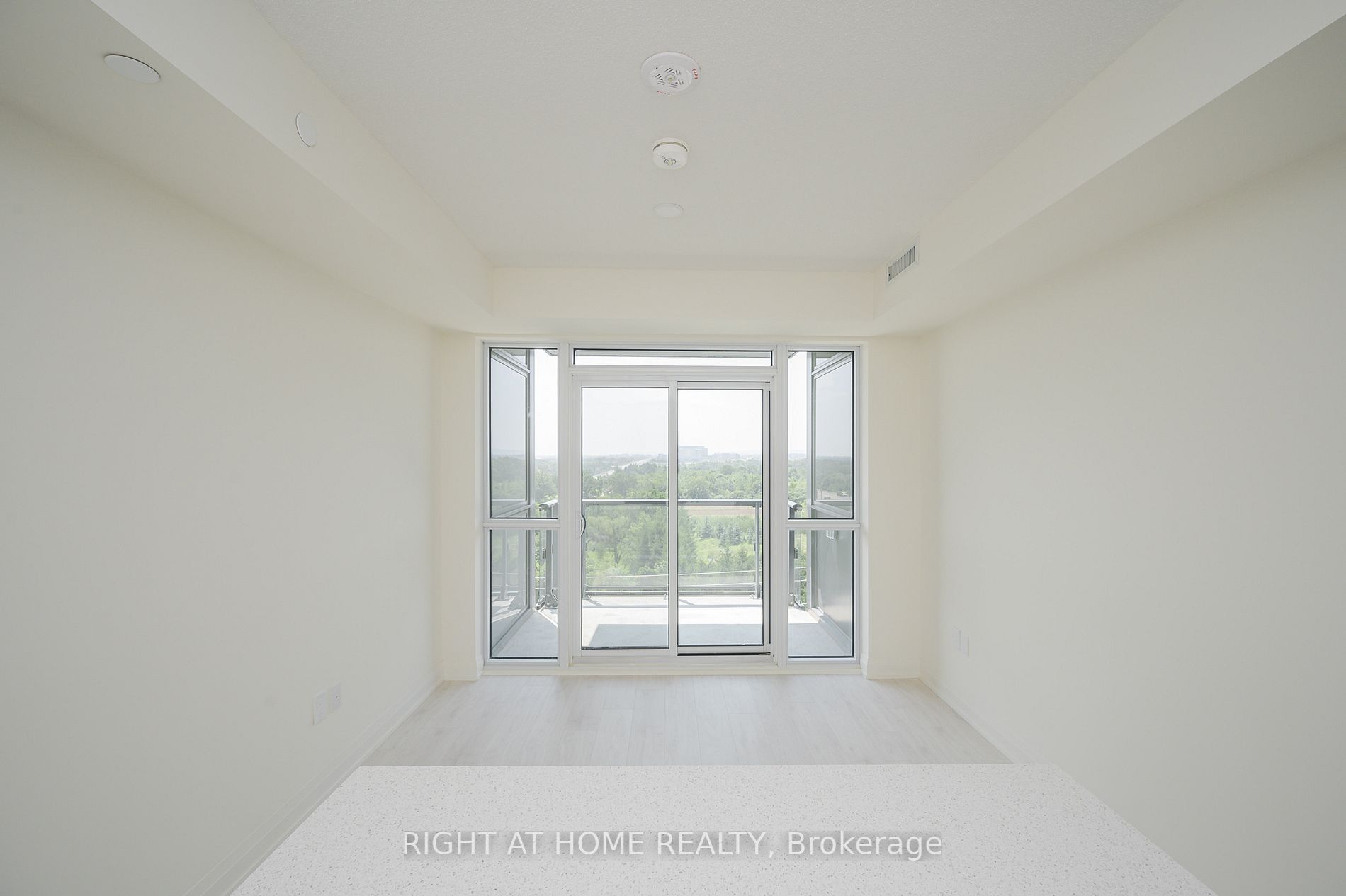 509 Dundas St W, #605