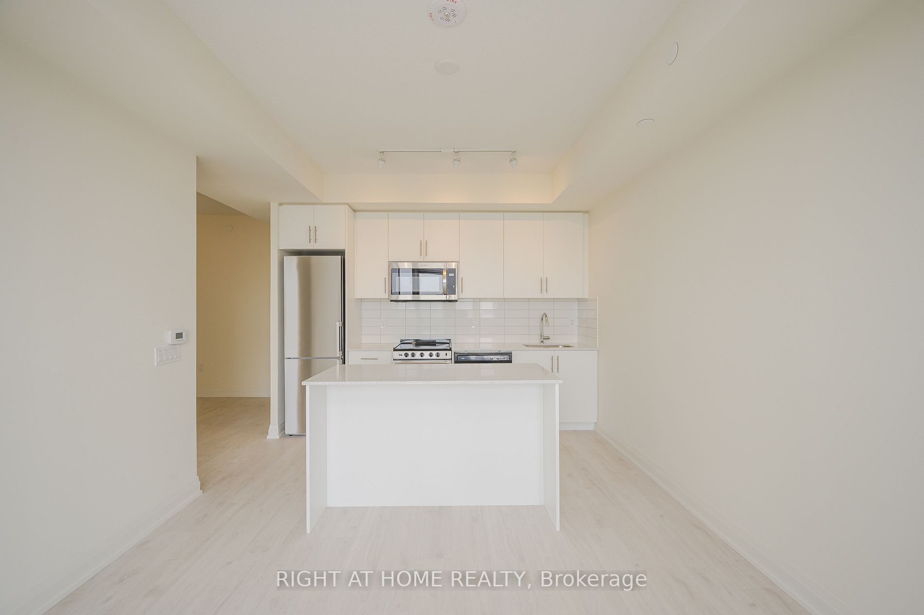 509 Dundas St W, #605