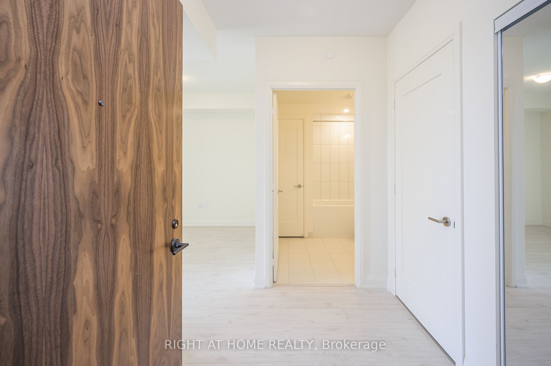 509 Dundas St W, #605