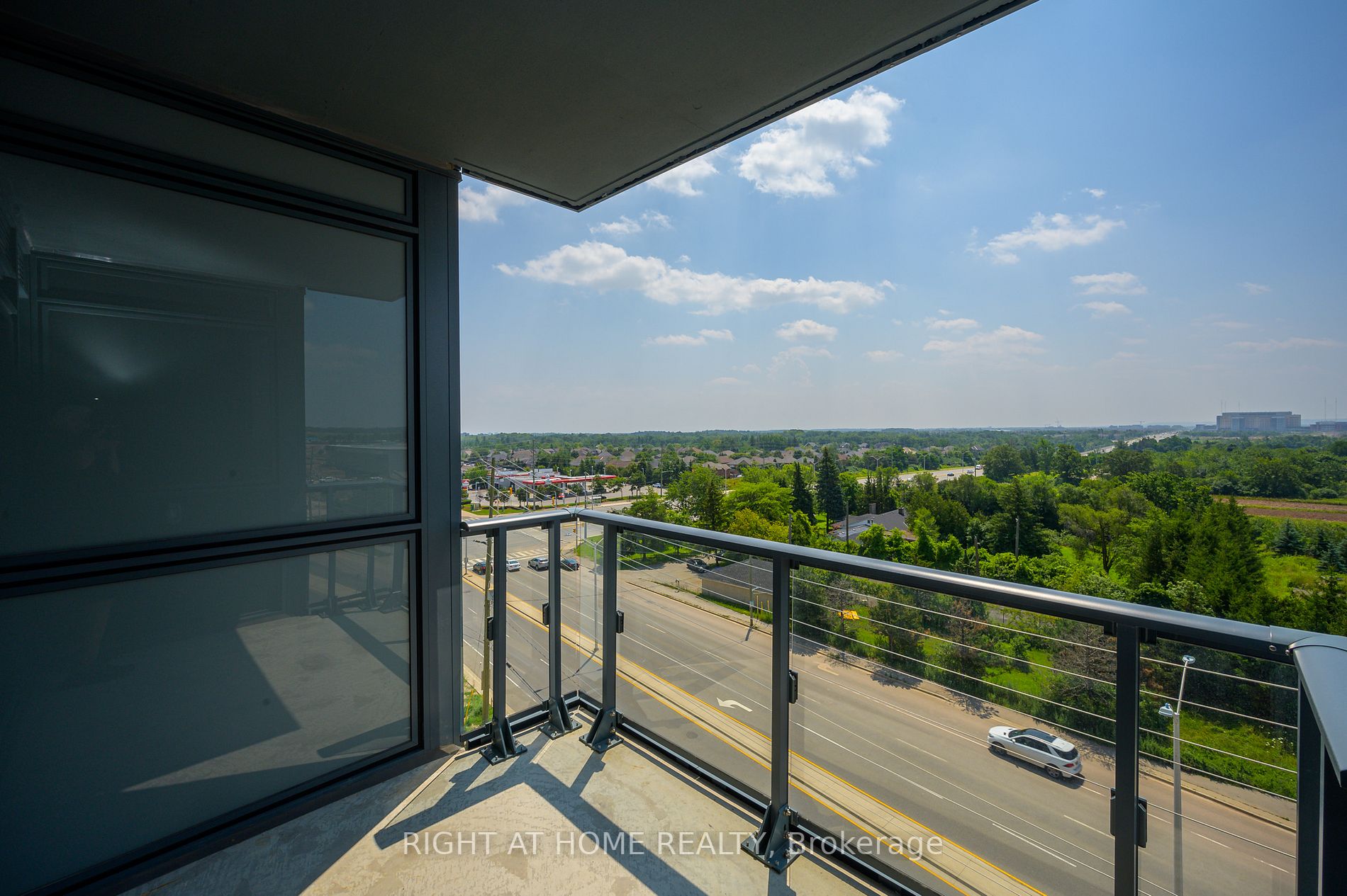 509 Dundas St W, #605
