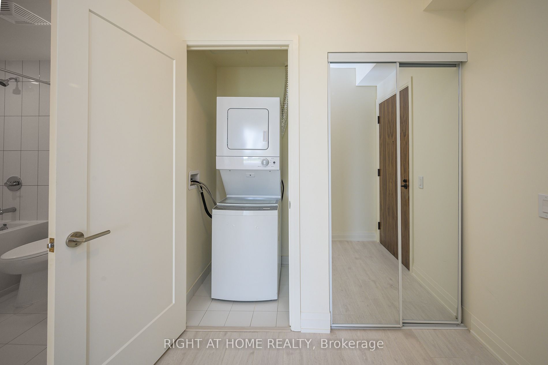 509 Dundas St W, #605