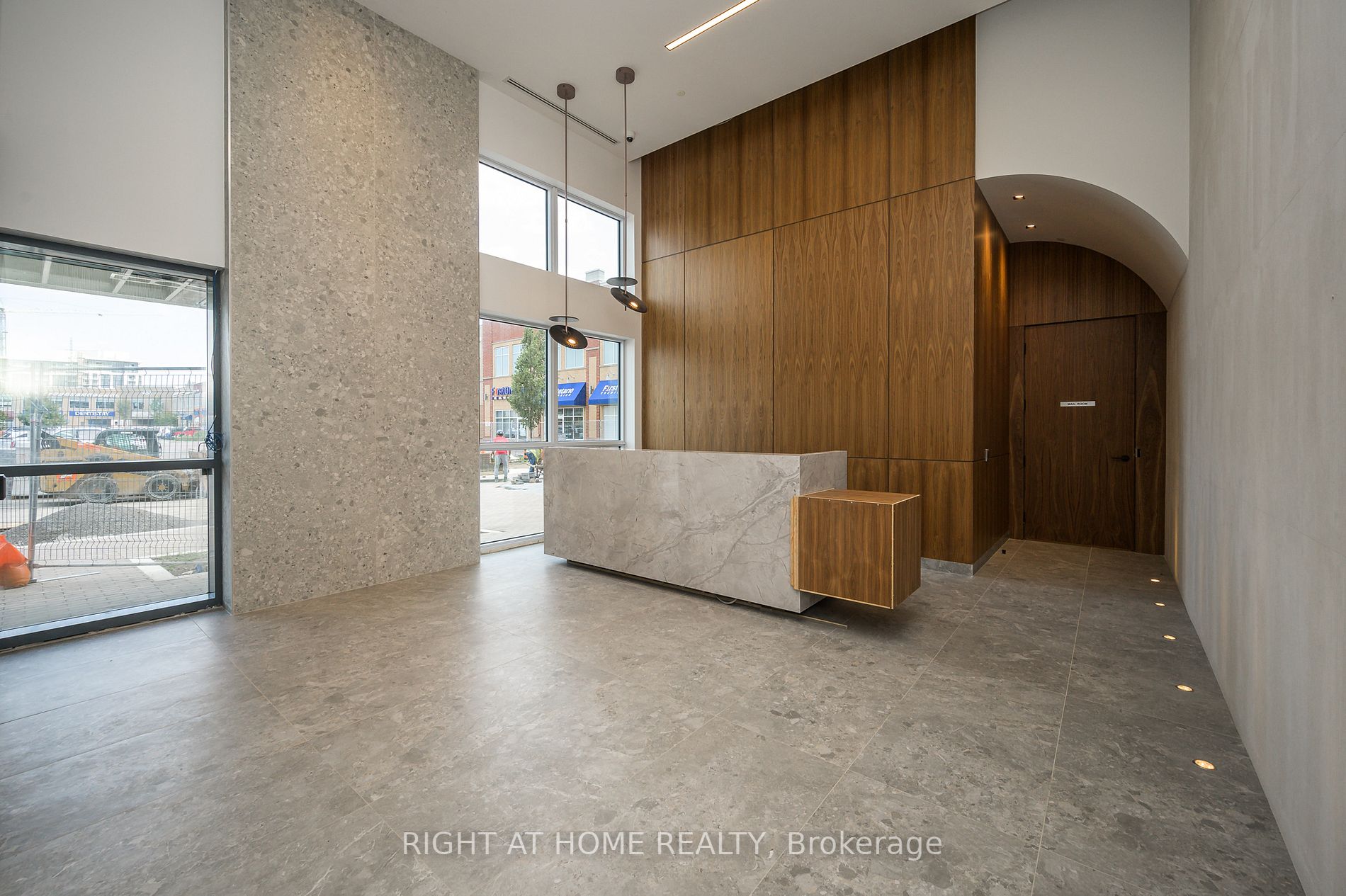 509 Dundas St W, #605