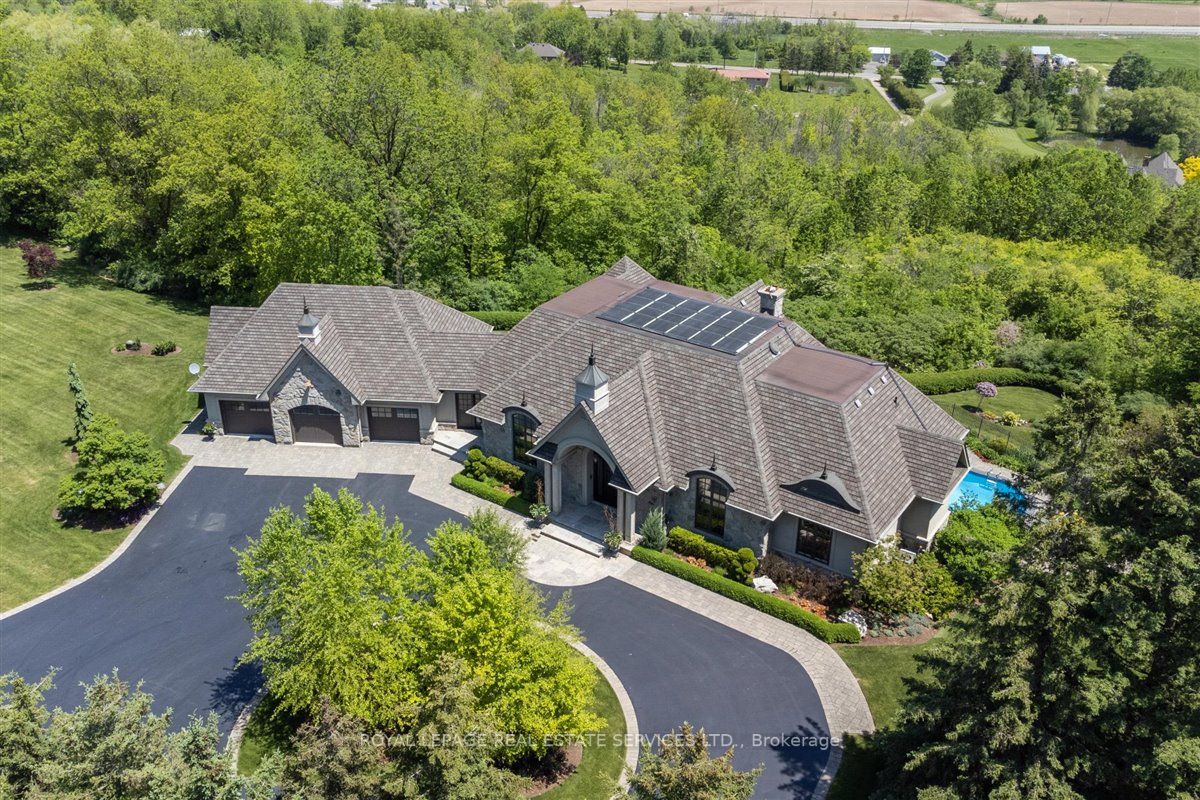 5652 Steeles Ave W