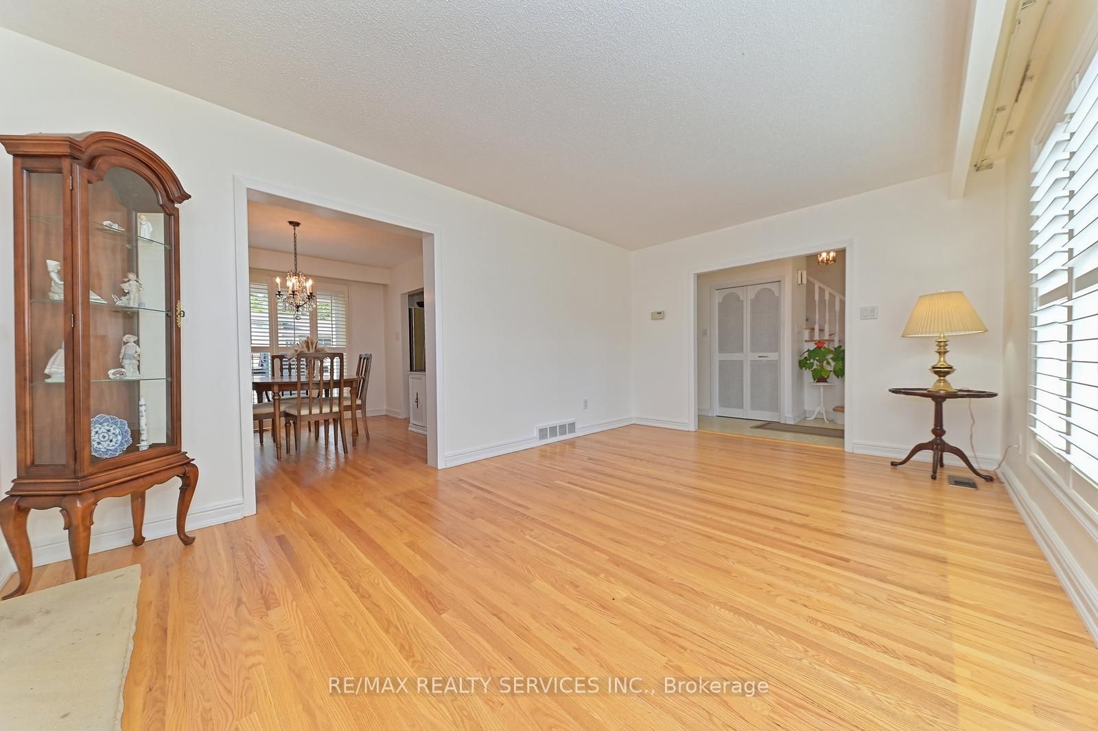 82 Roberts Cres