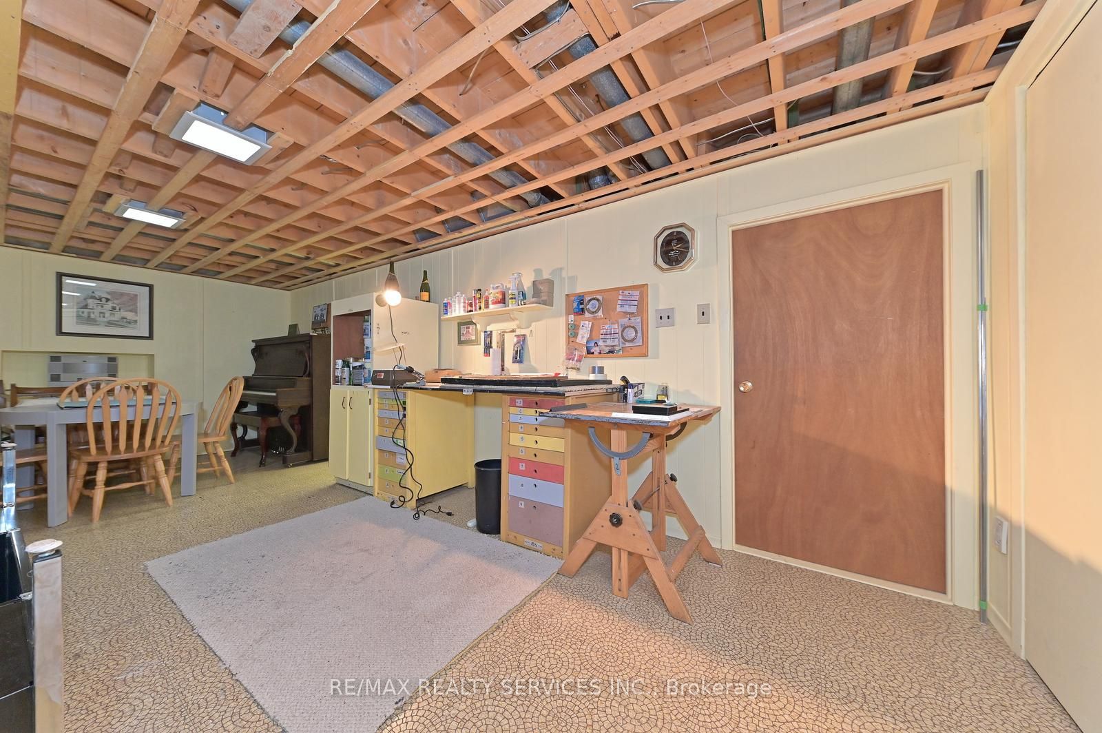 82 Roberts Cres