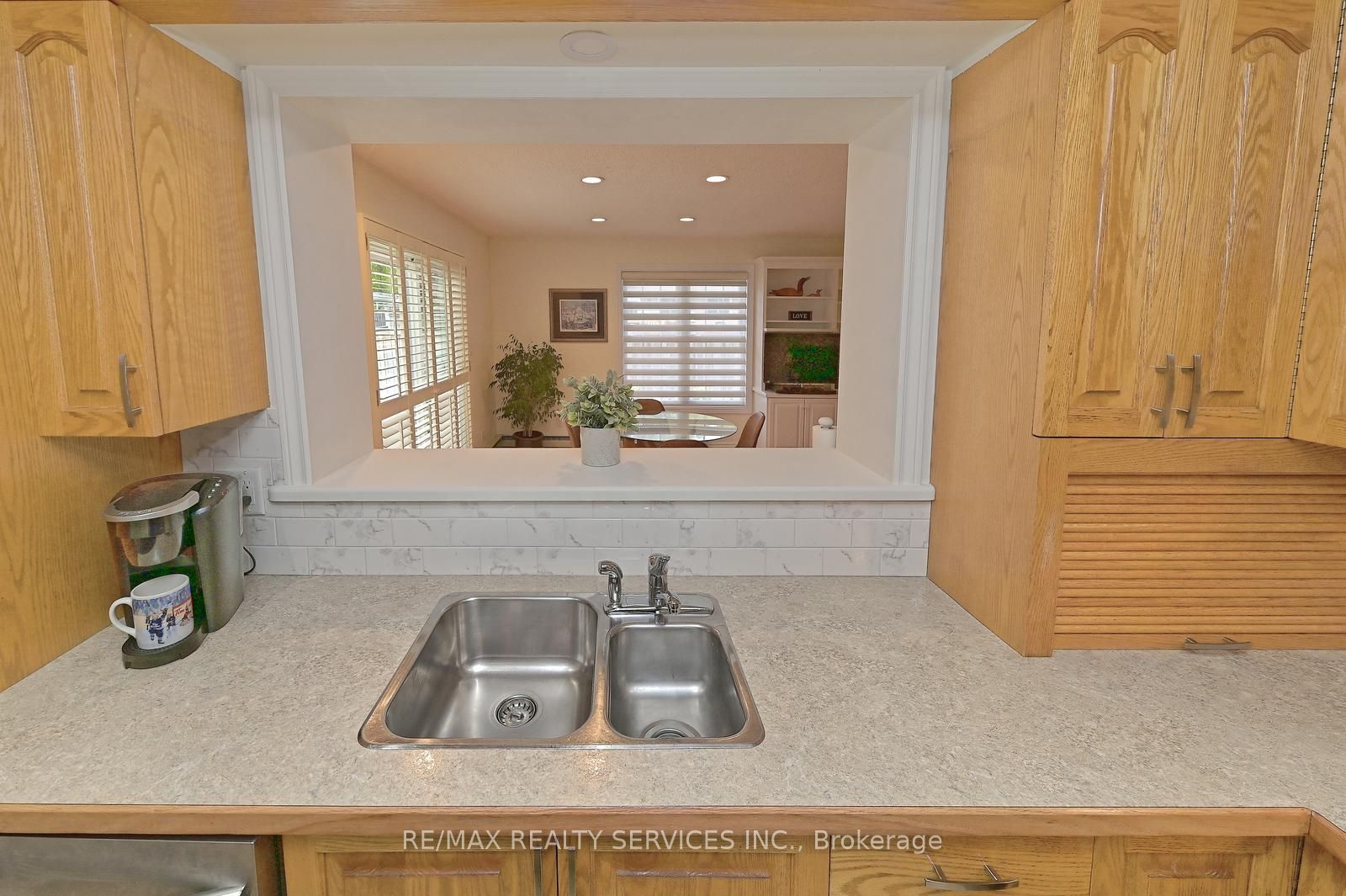 82 Roberts Cres