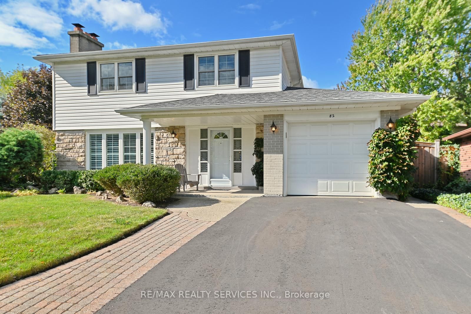 82 Roberts Cres