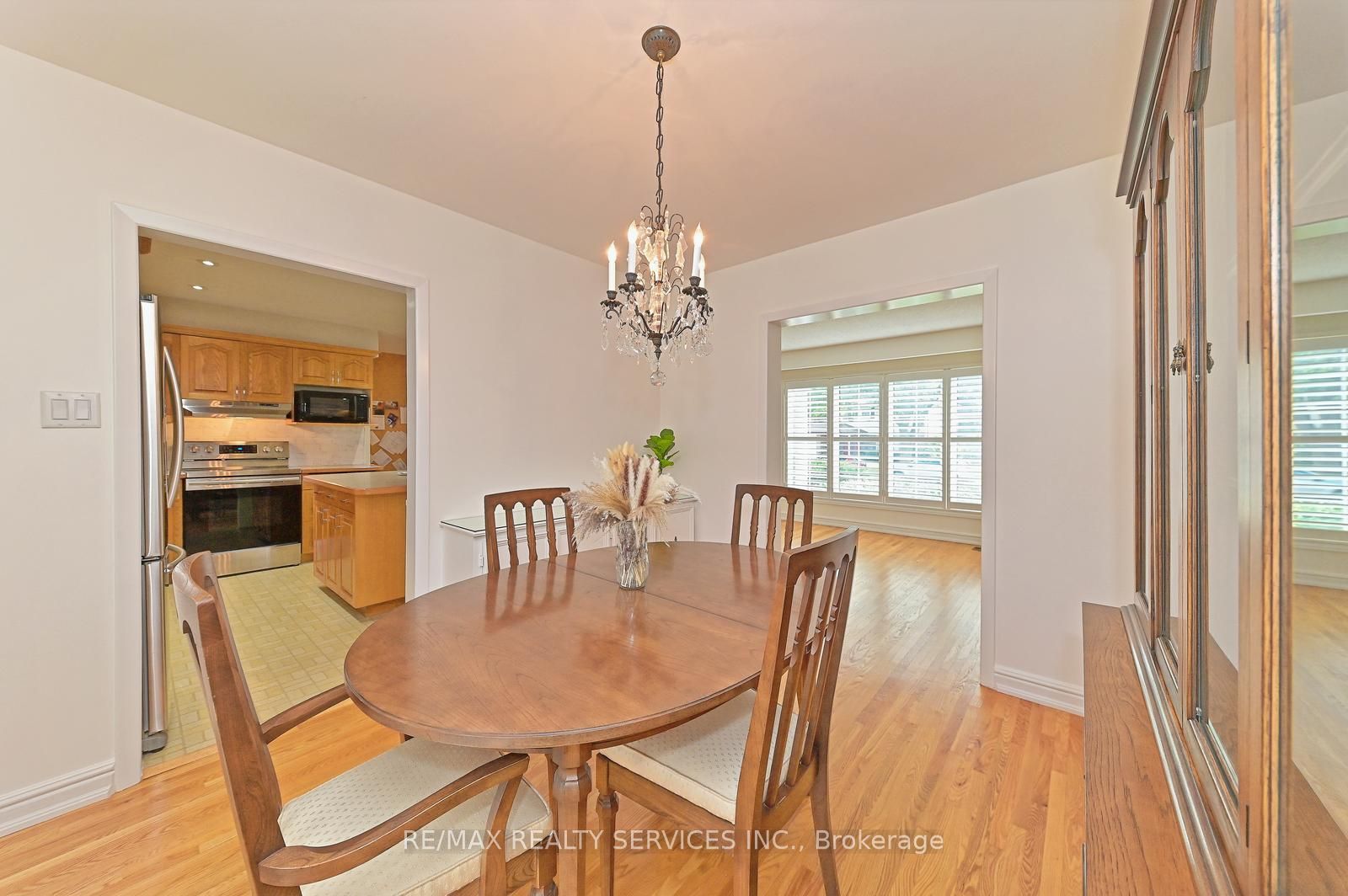 82 Roberts Cres