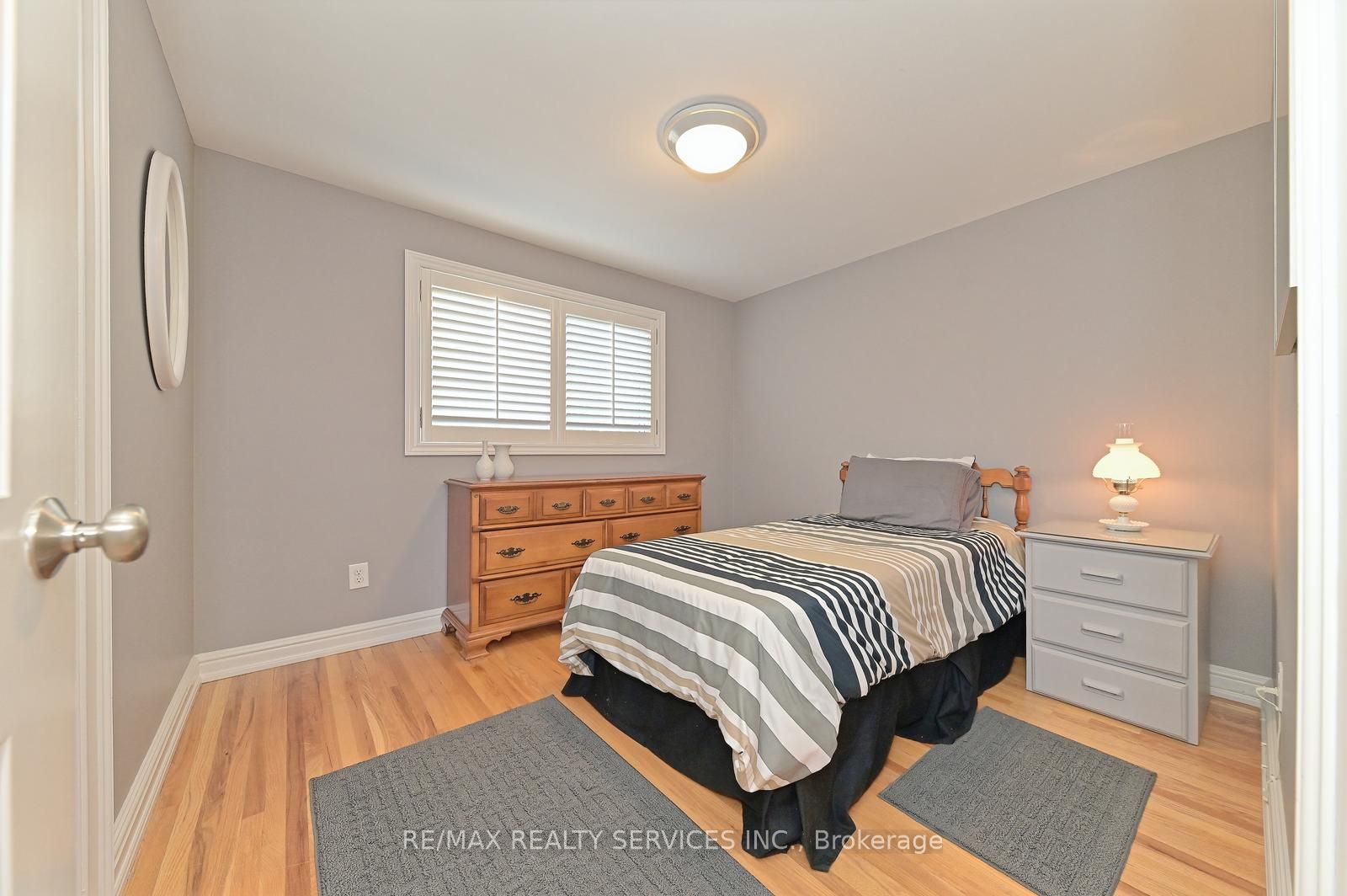 82 Roberts Cres