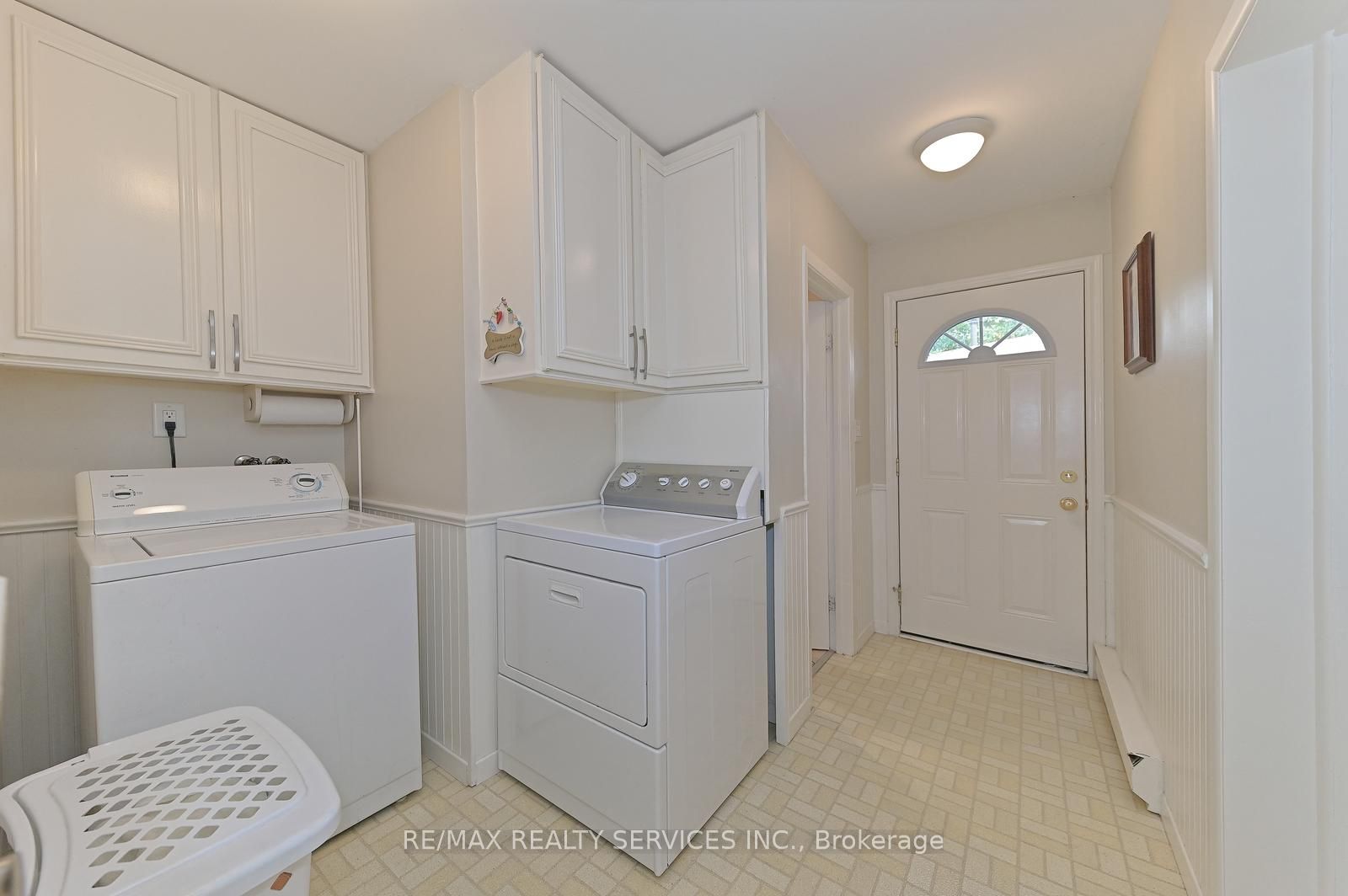 82 Roberts Cres