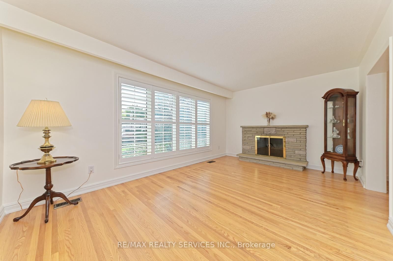 82 Roberts Cres