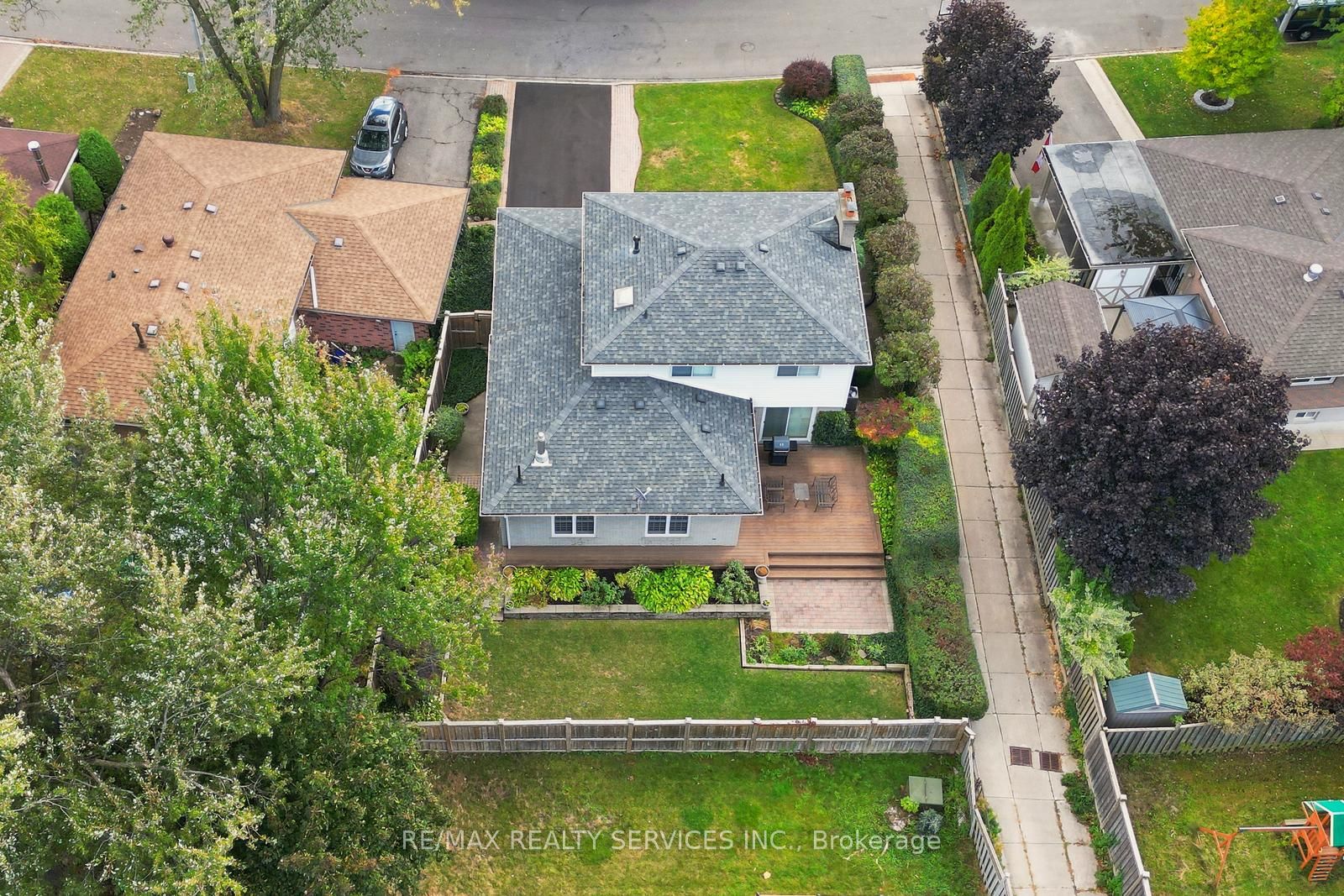 82 Roberts Cres