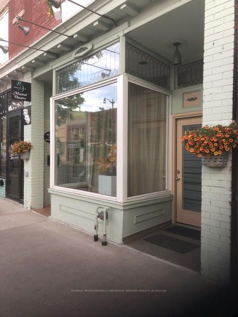 3293 Dundas St W