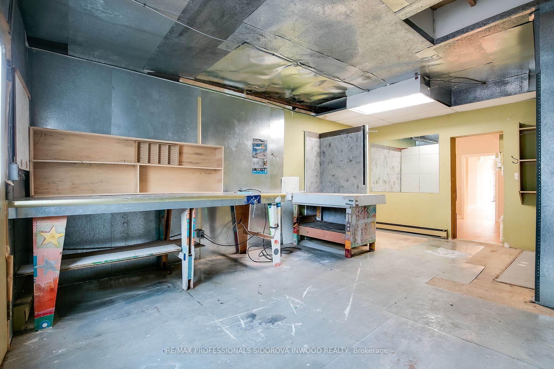 3293 Dundas St W