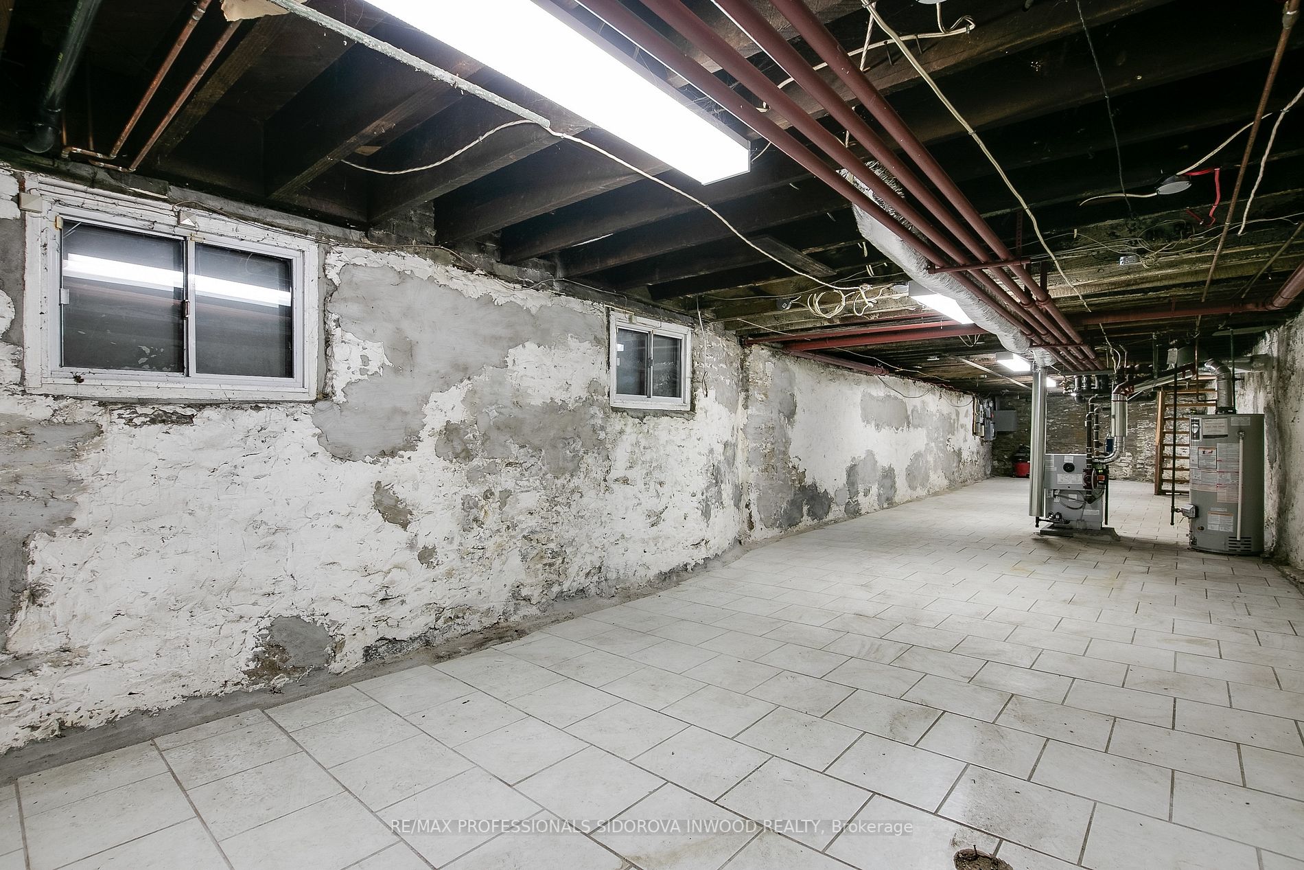 3293 Dundas St W