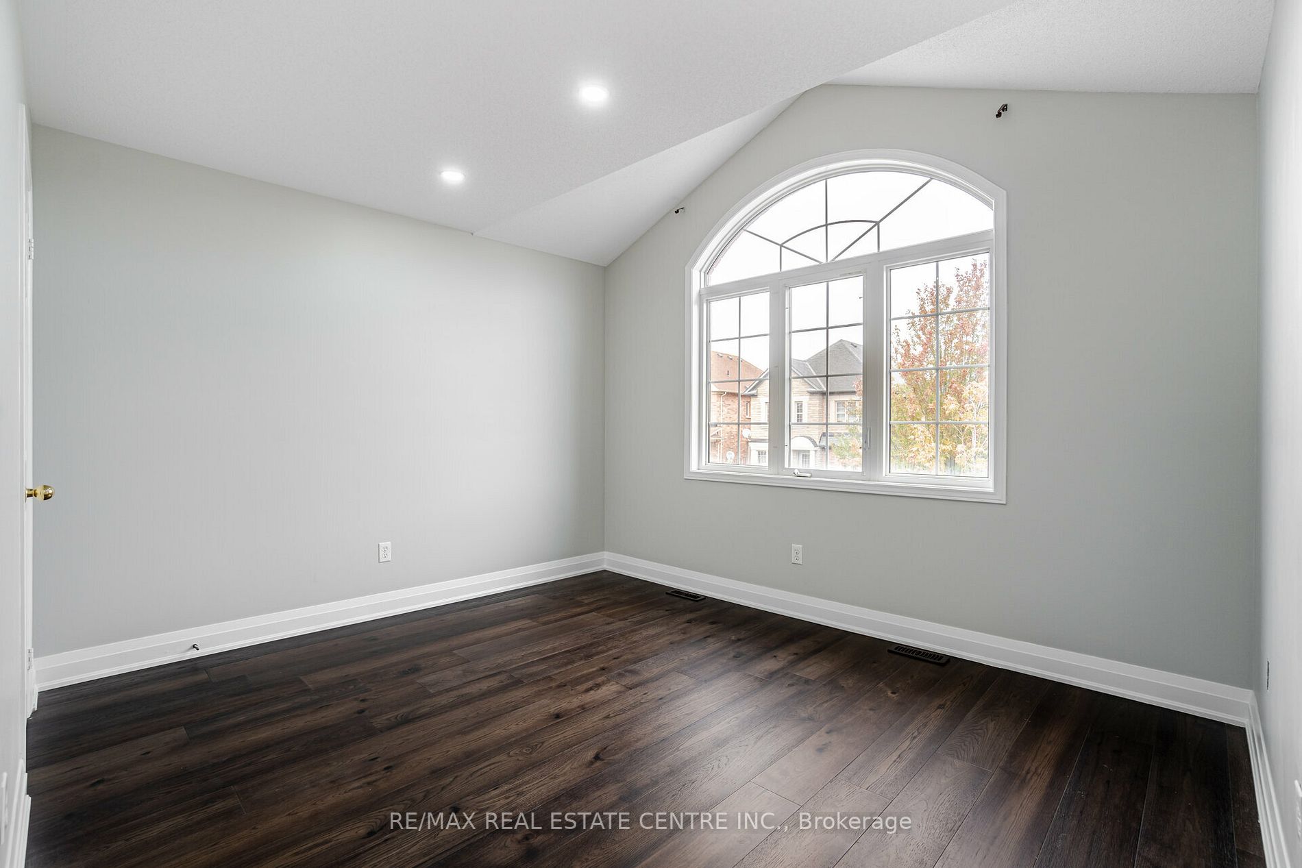 268 Giddings Cres