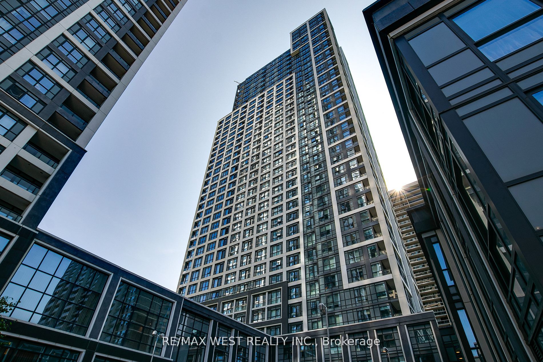 9 Mabelle Ave, #2717
