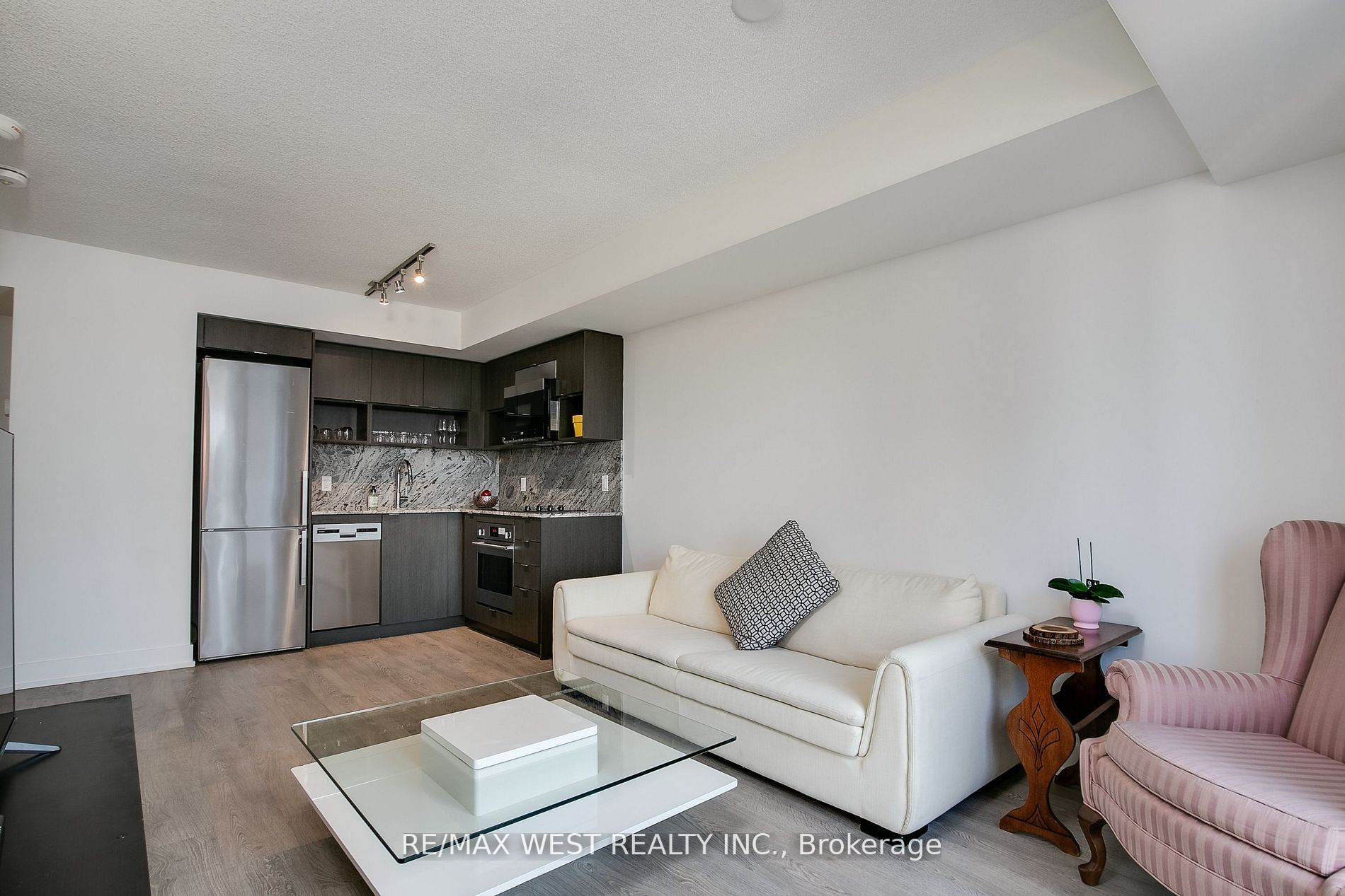 9 Mabelle Ave, #2717