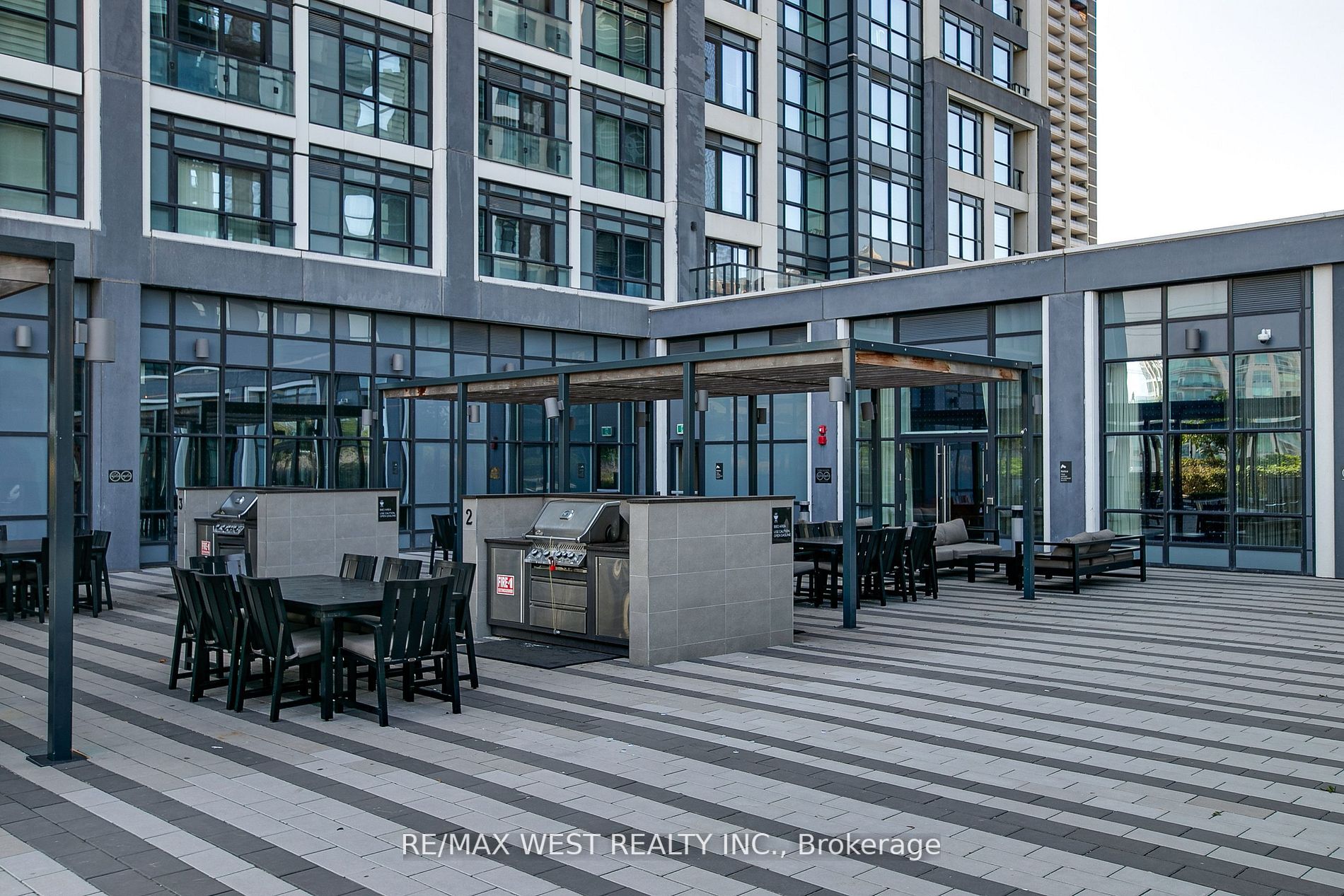 9 Mabelle Ave, #2717