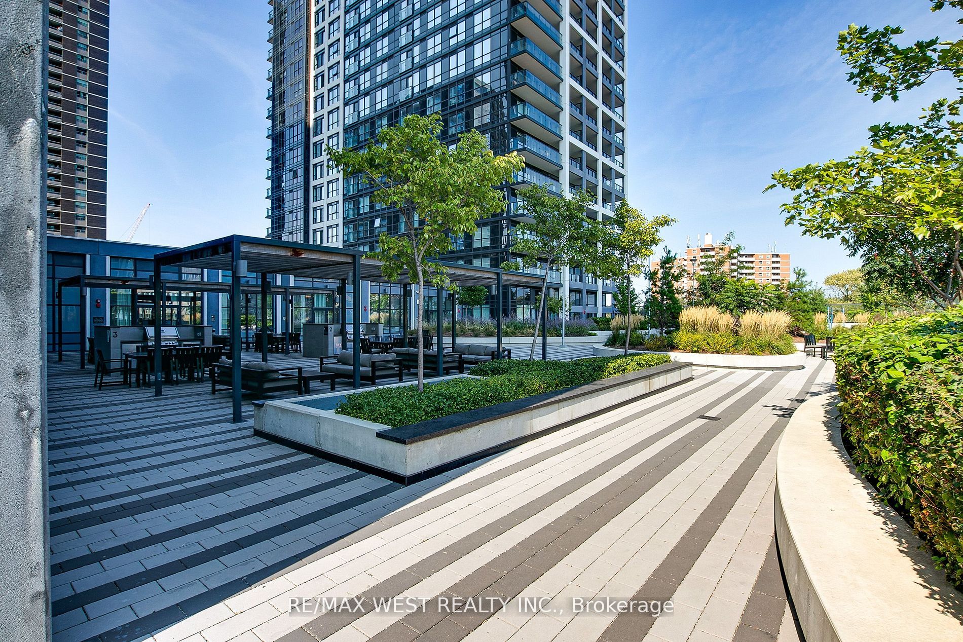 9 Mabelle Ave, #2717