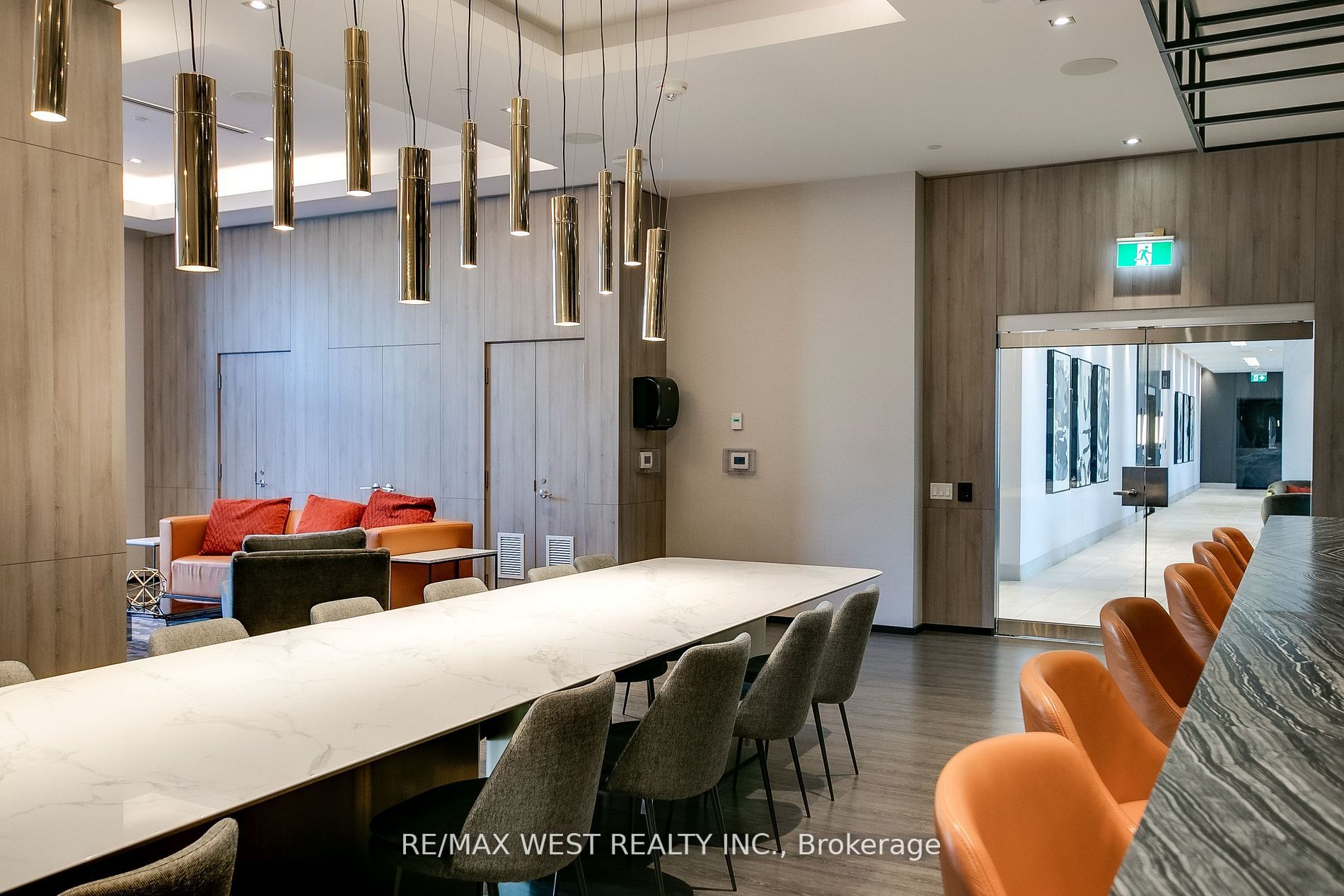 9 Mabelle Ave, #2717