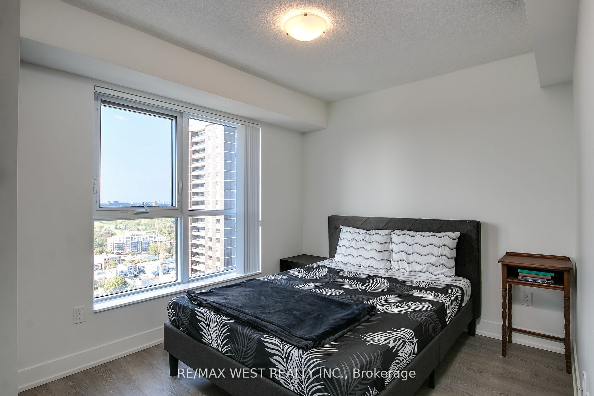 9 Mabelle Ave, #2717