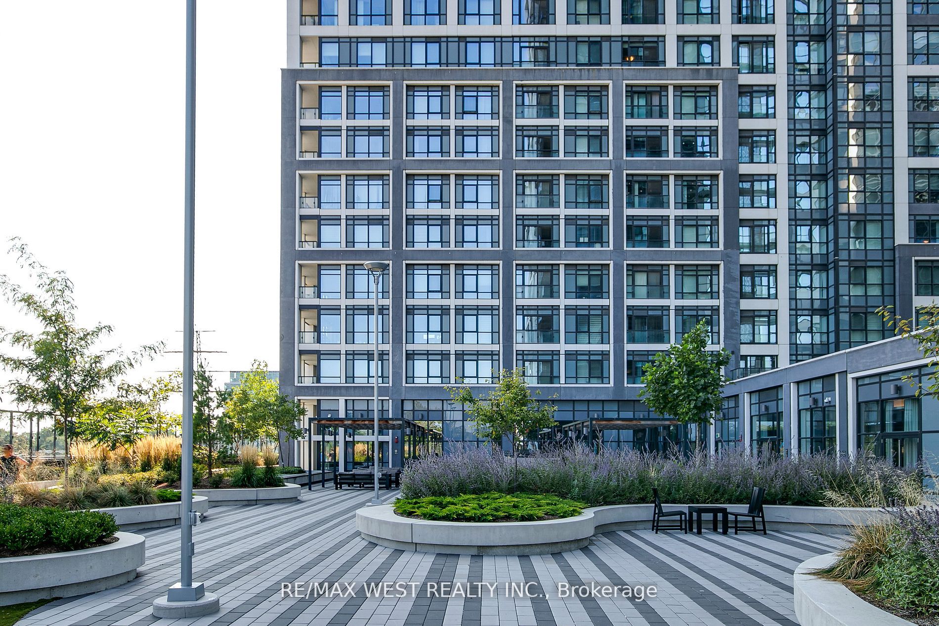 9 Mabelle Ave, #2717