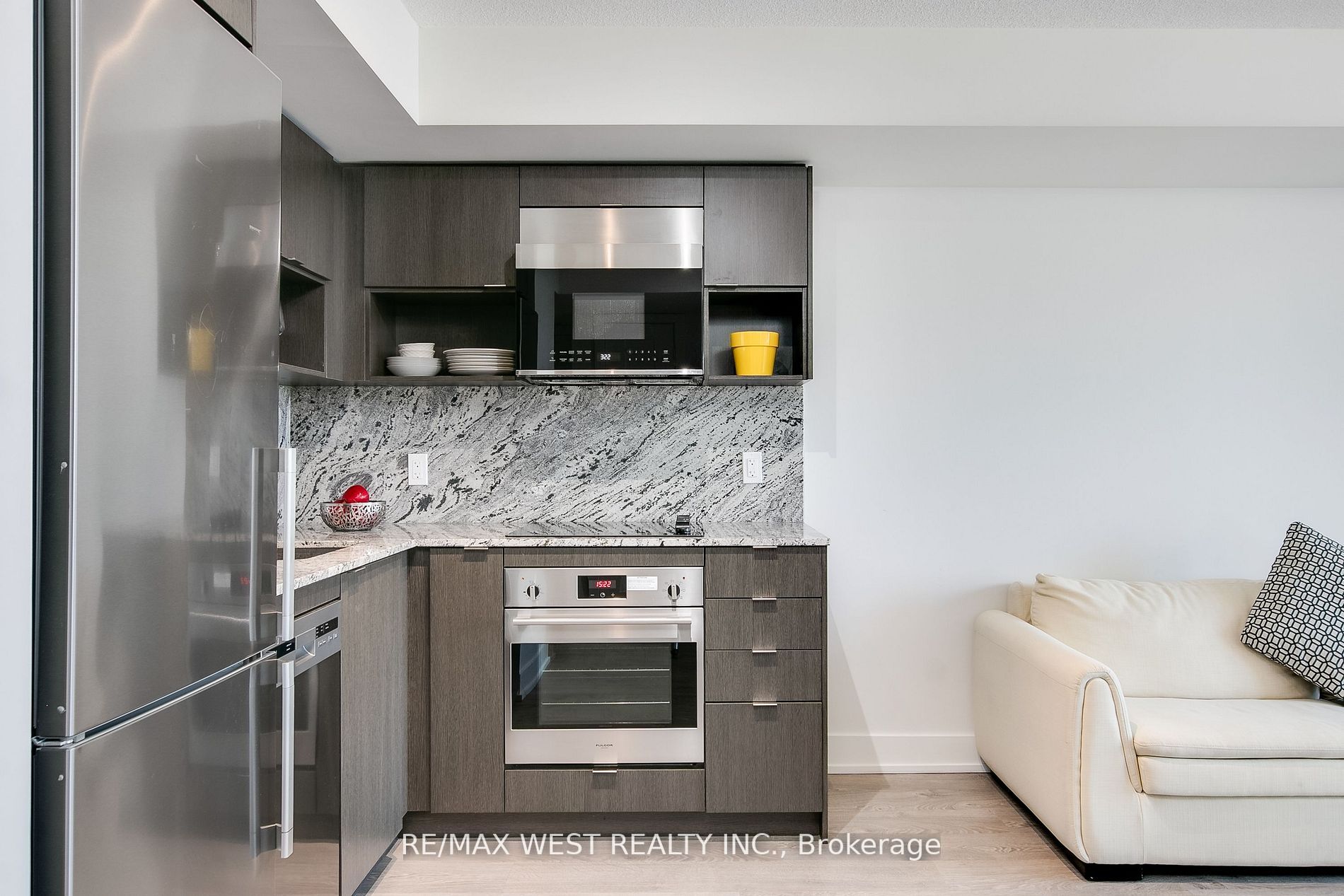 9 Mabelle Ave, #2717