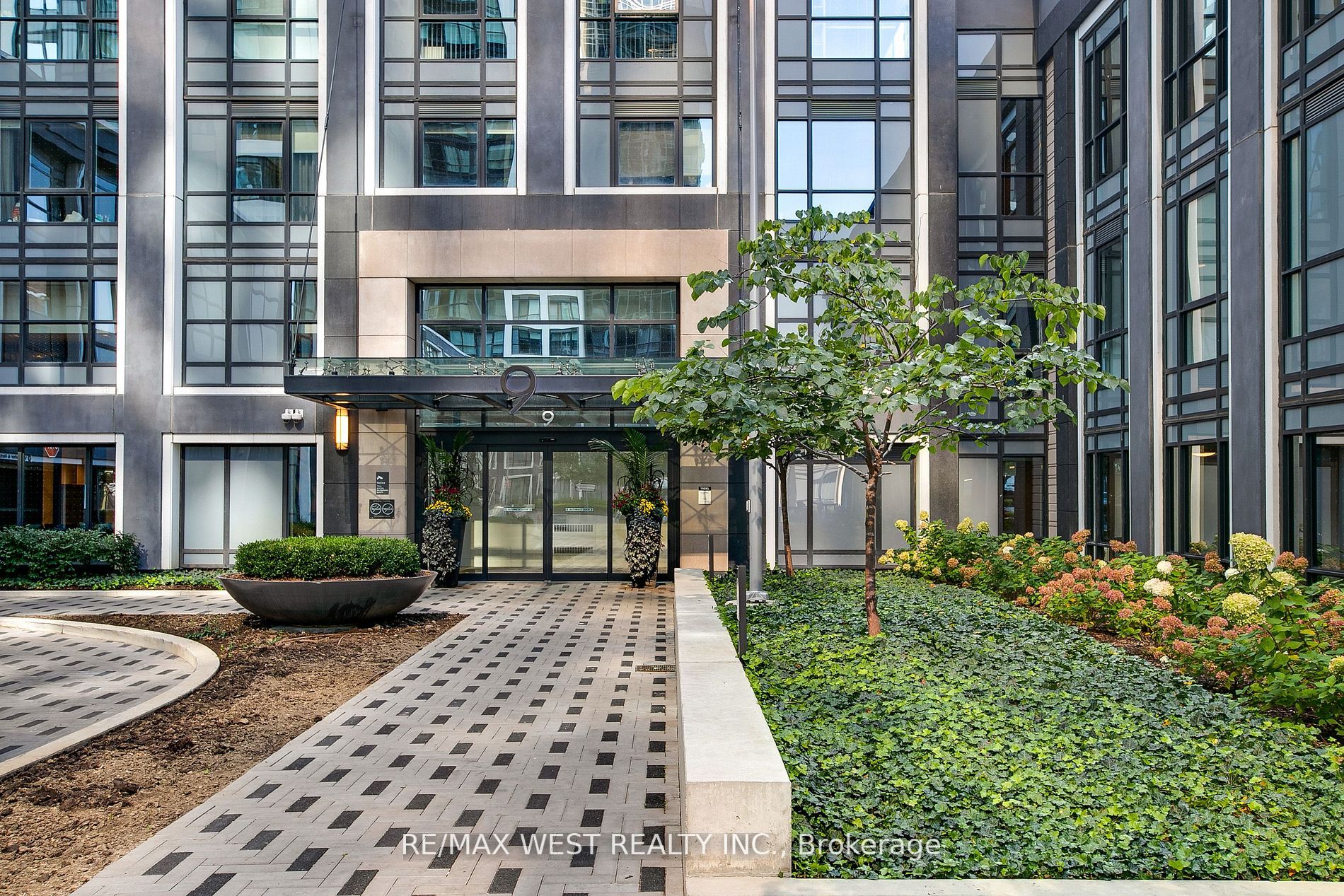 9 Mabelle Ave, #2717