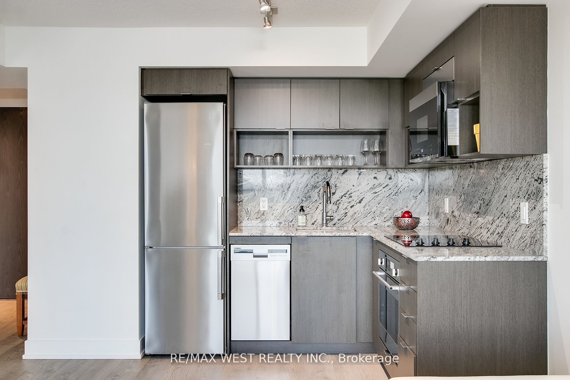 9 Mabelle Ave, #2717