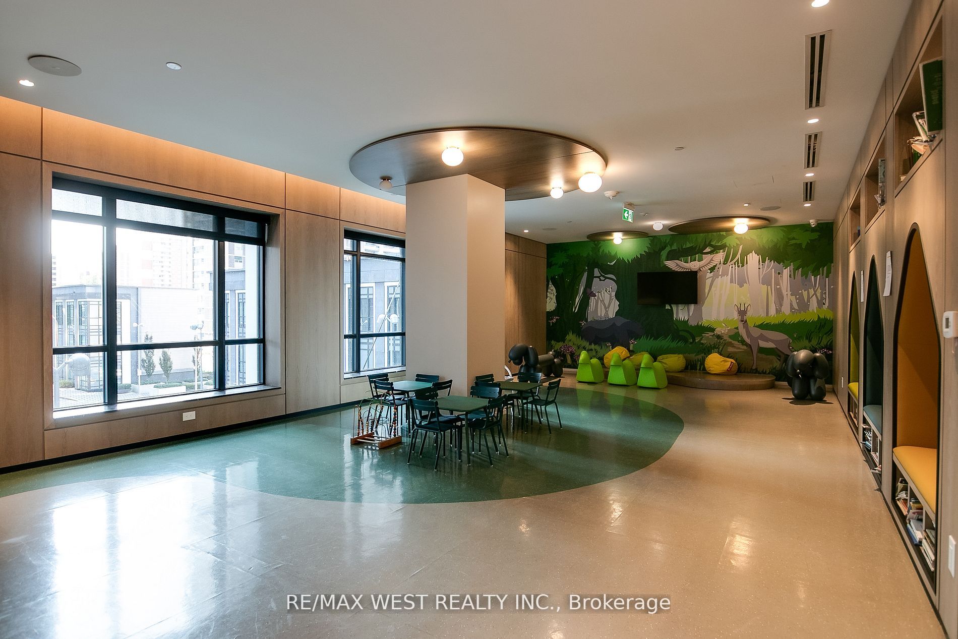 9 Mabelle Ave, #2717