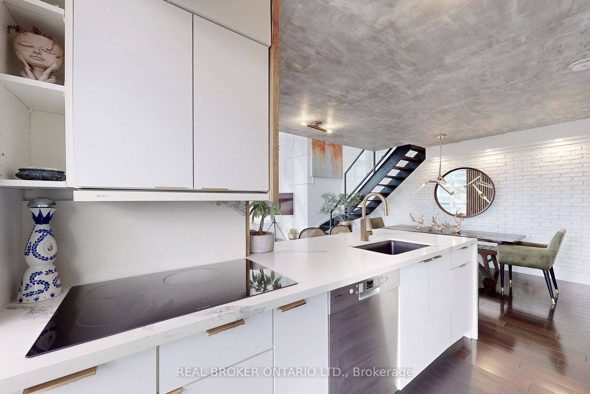250 Manitoba Street, #728
