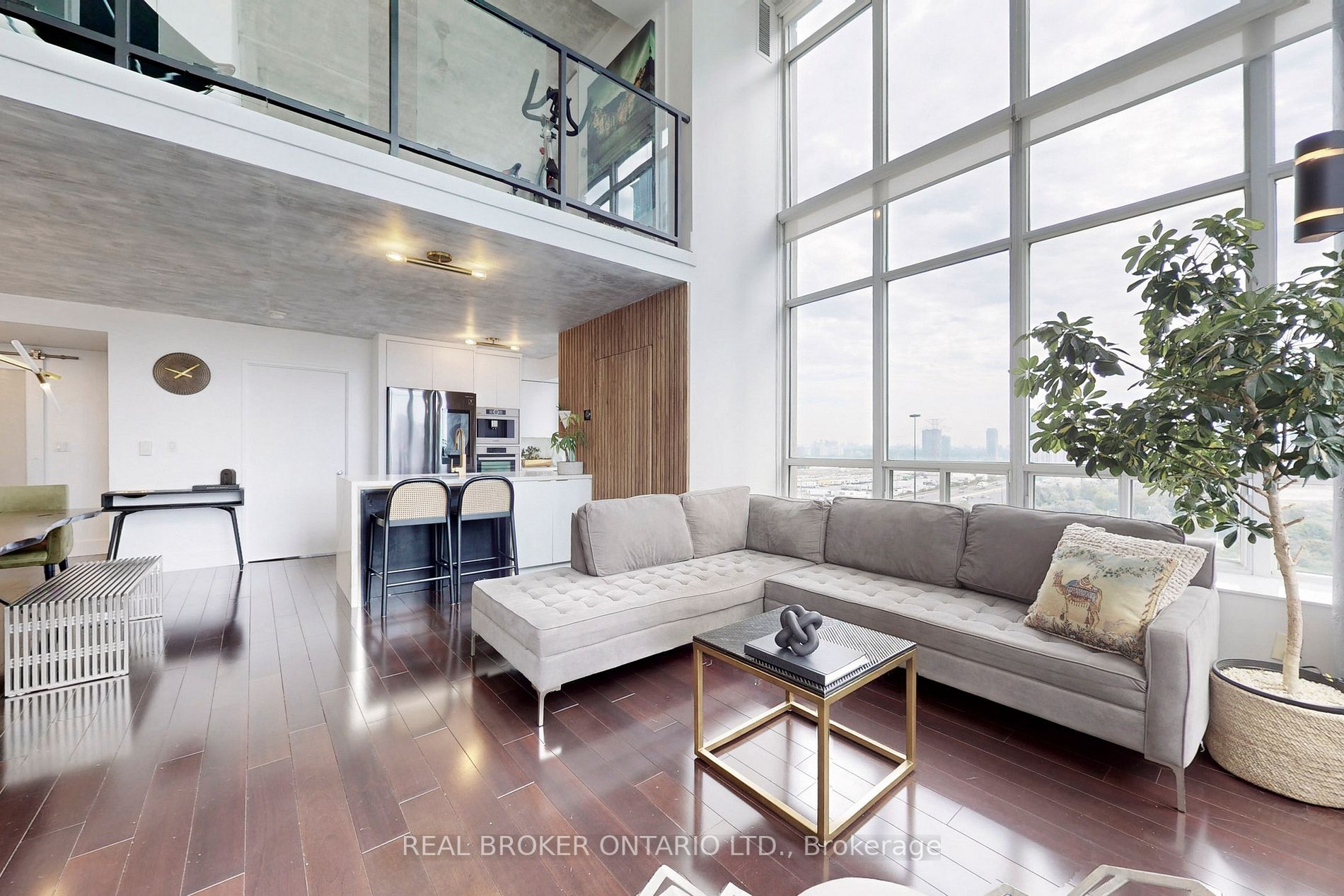 250 Manitoba Street, #728